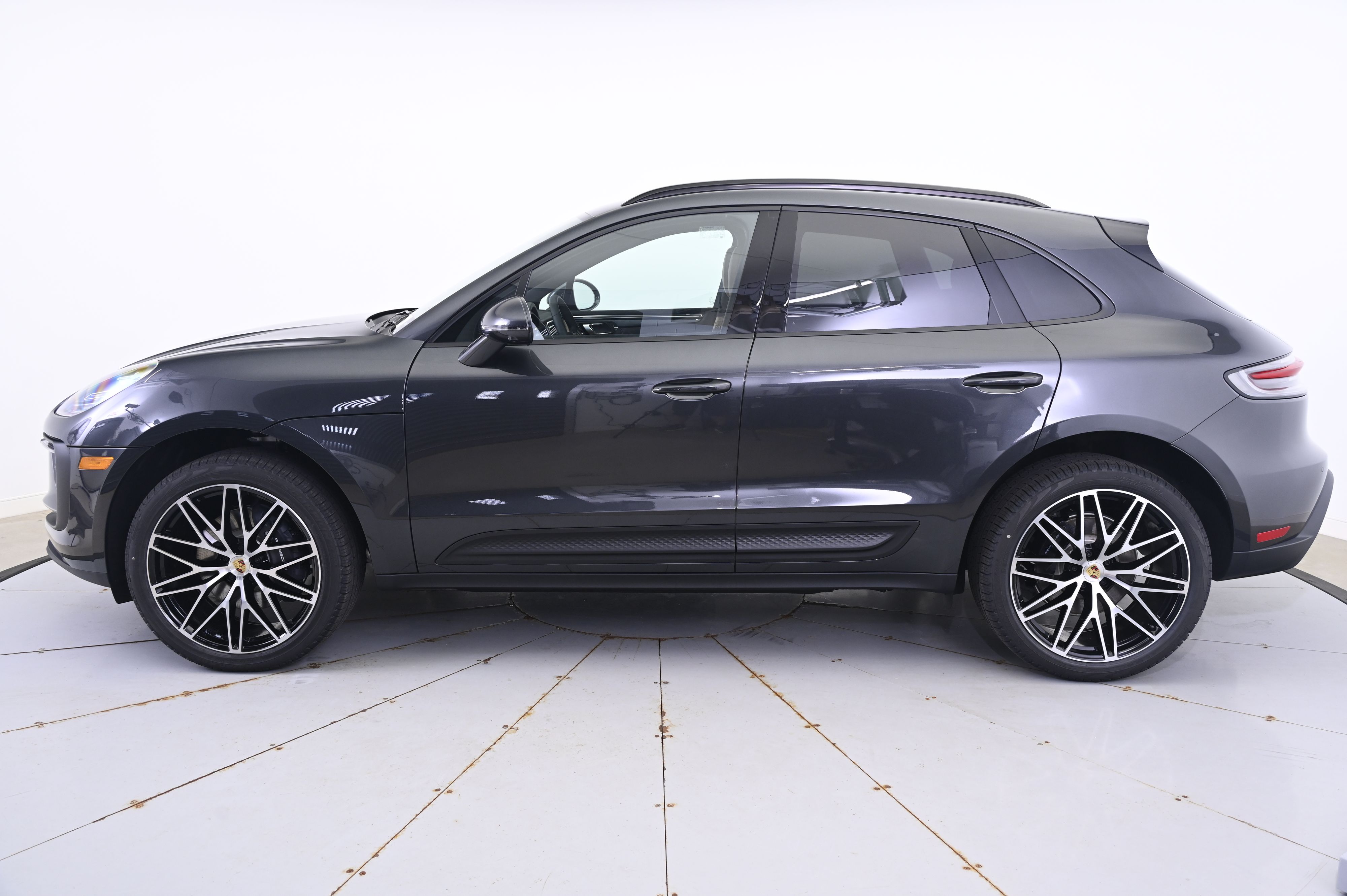 Thumbnail: 2025 Porsche Macan - 2