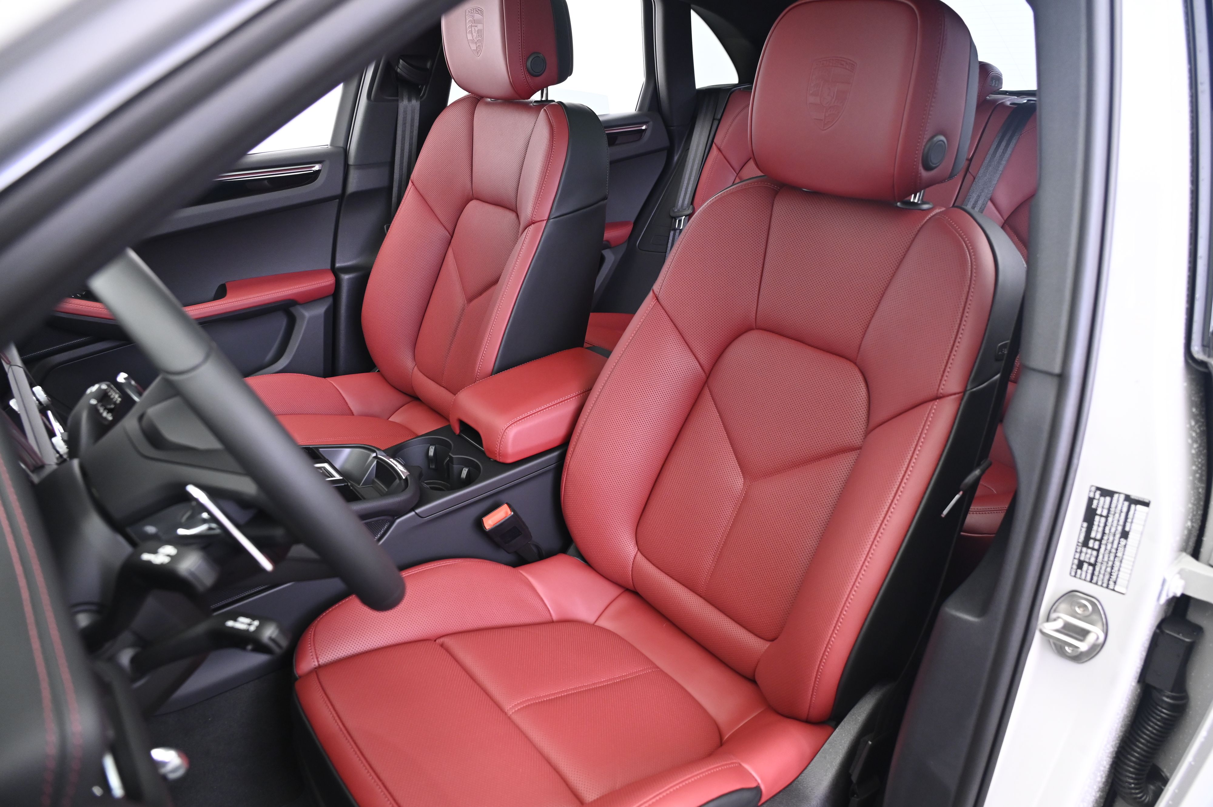 Thumbnail: 2026 Porsche Macan - 5