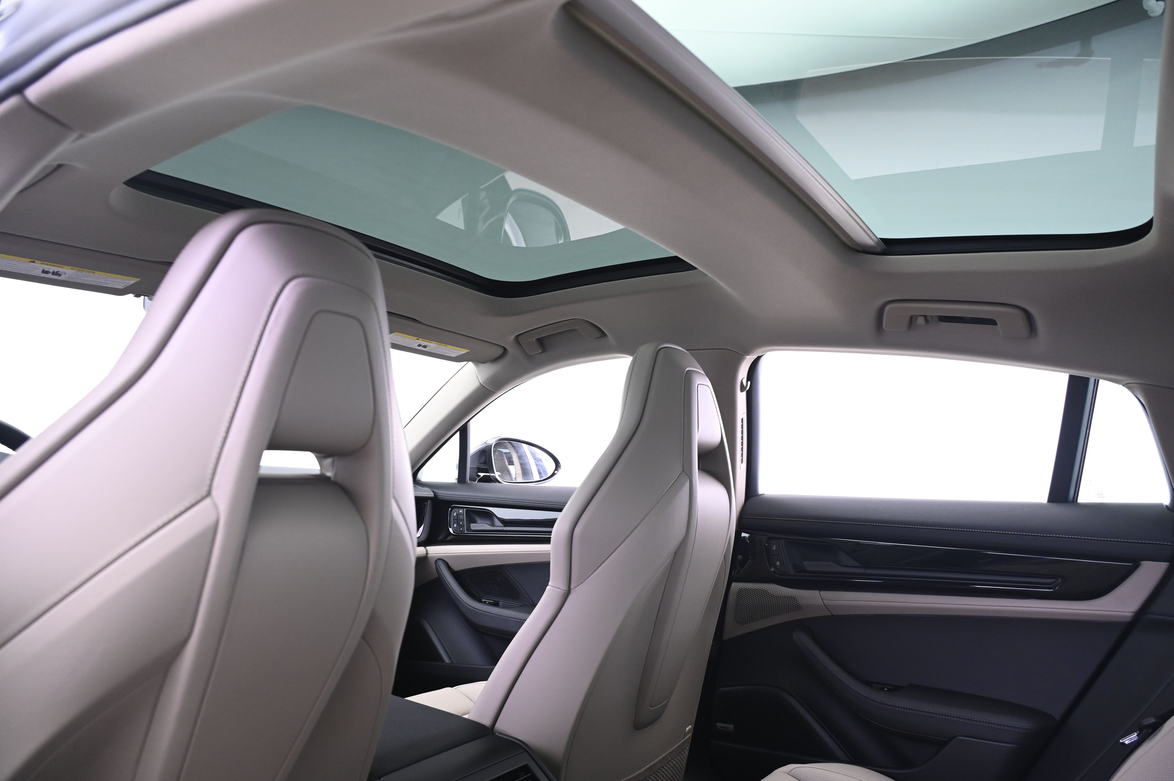 Thumbnail: 2026 Porsche Panamera - 25