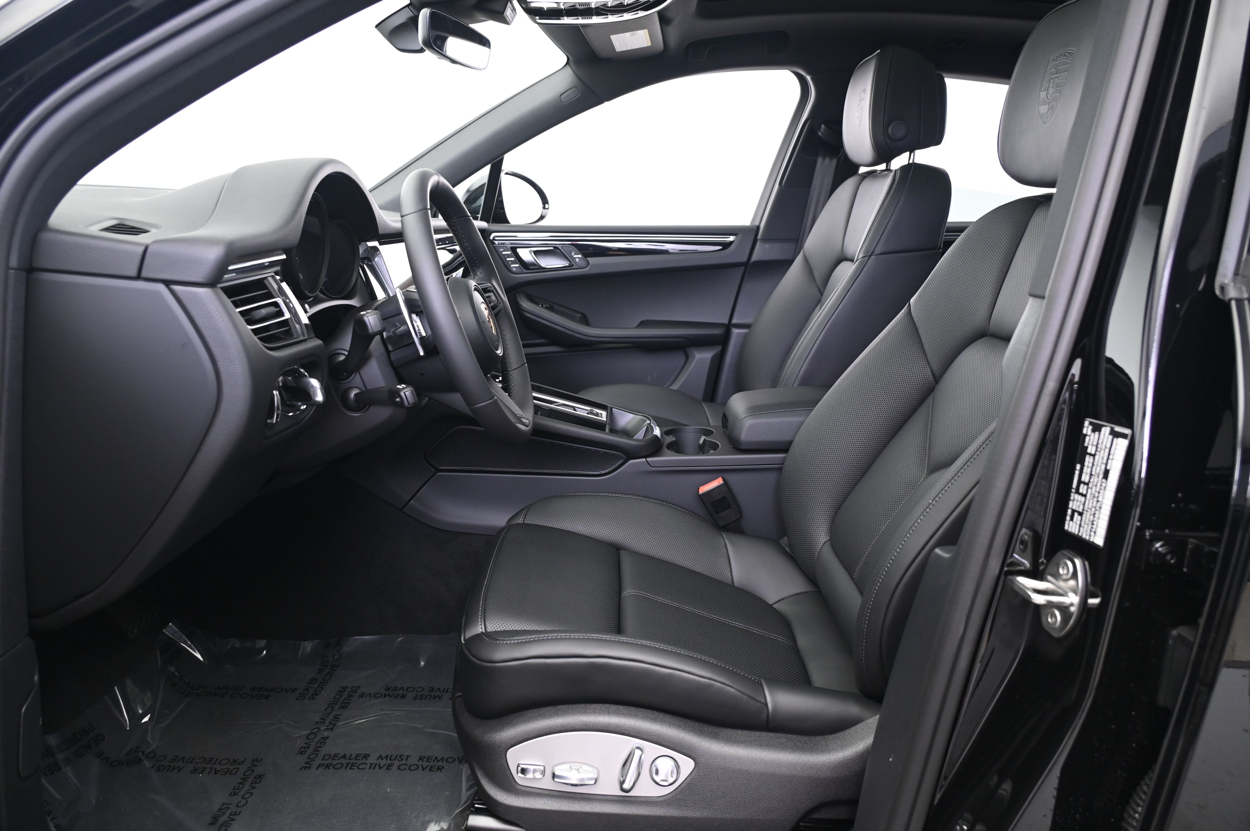 Thumbnail: 2026 Porsche Macan - 29