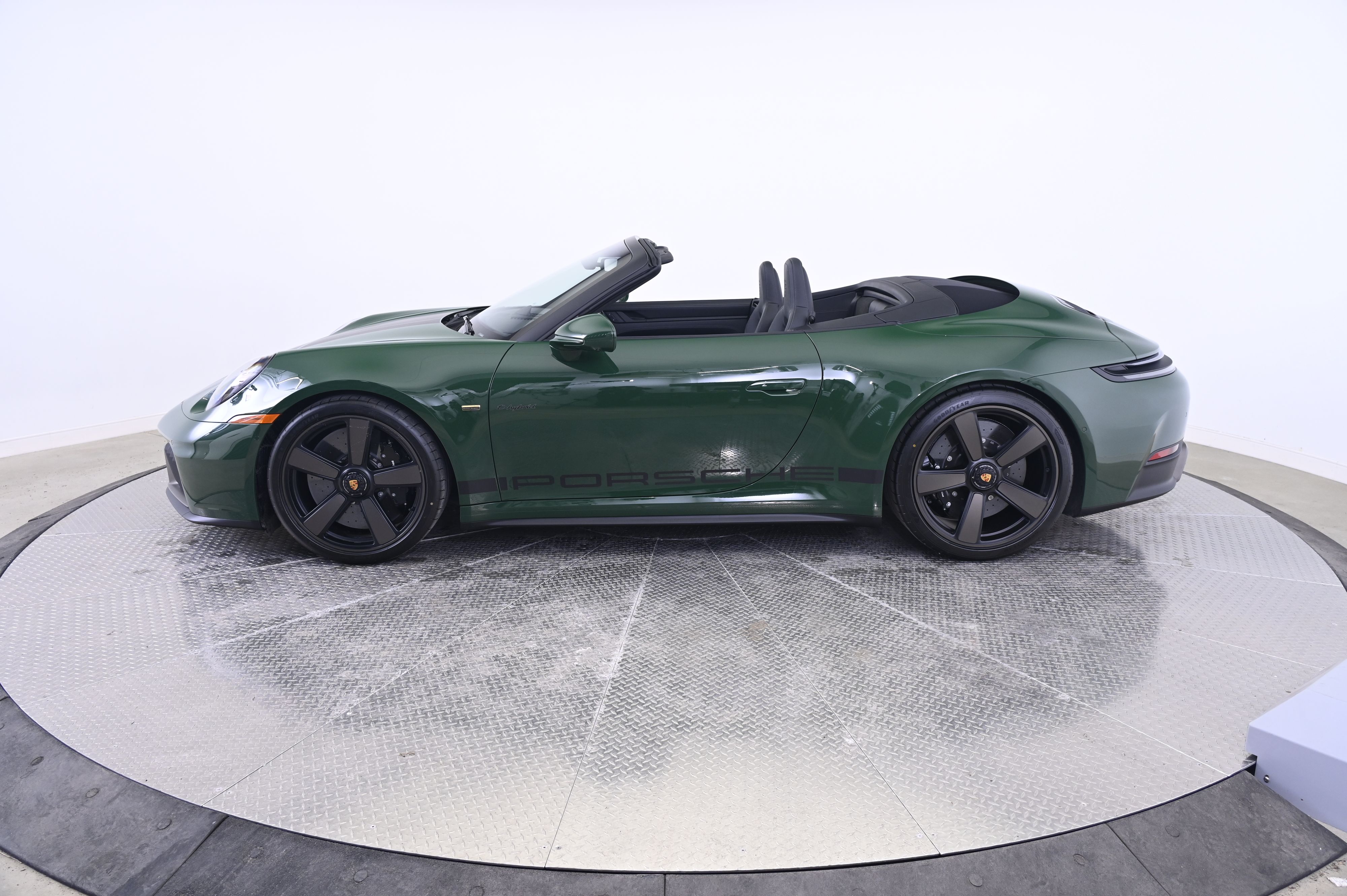 Thumbnail: 2026 Porsche 911 - 2