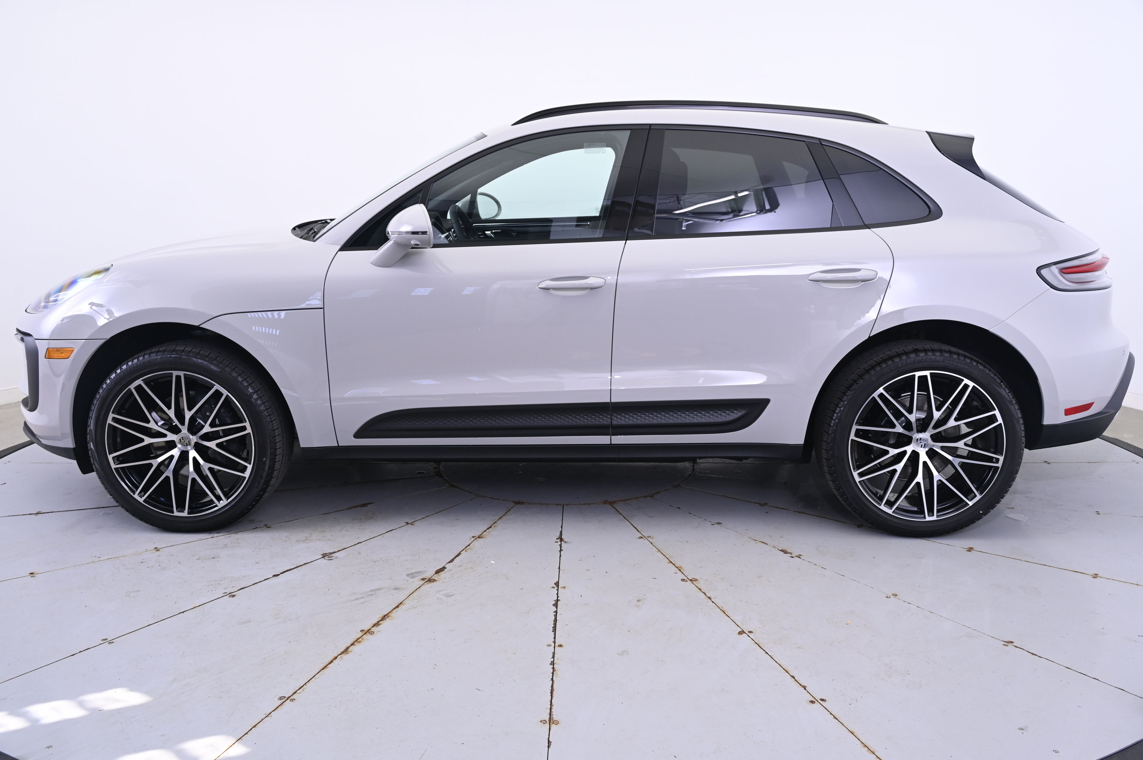 Thumbnail: 2026 Porsche Macan - 2