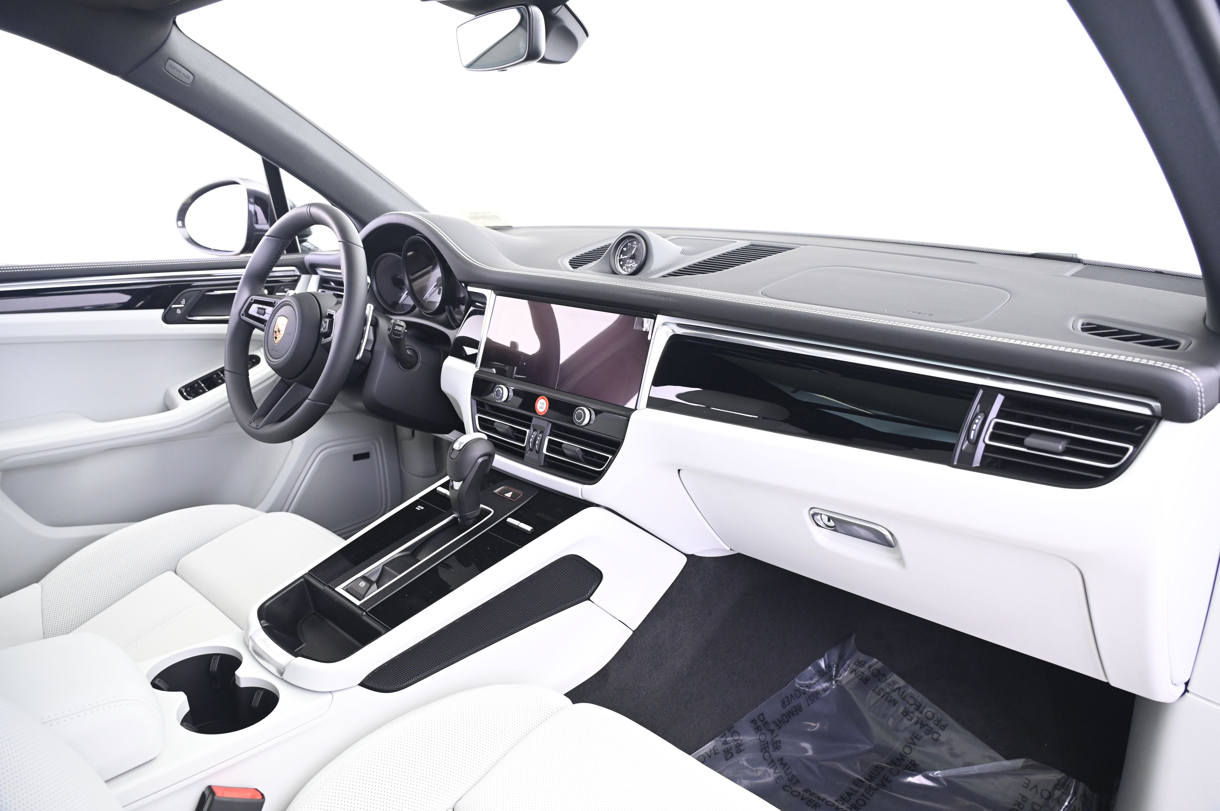 Thumbnail: 2026 Porsche Macan - 22