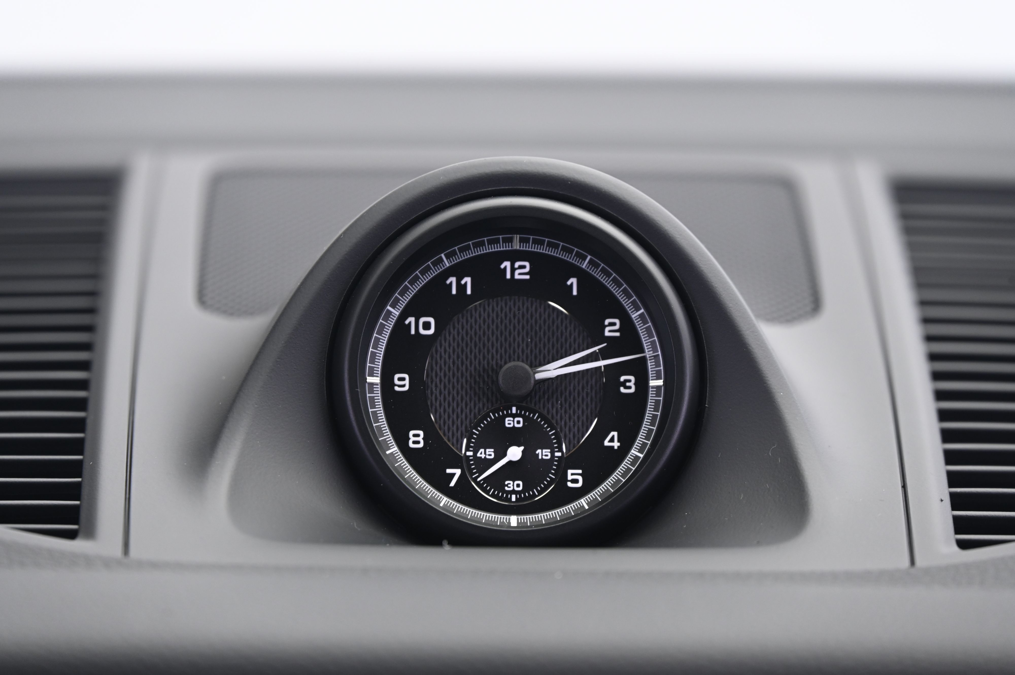 Thumbnail: 2026 Porsche Macan - 32