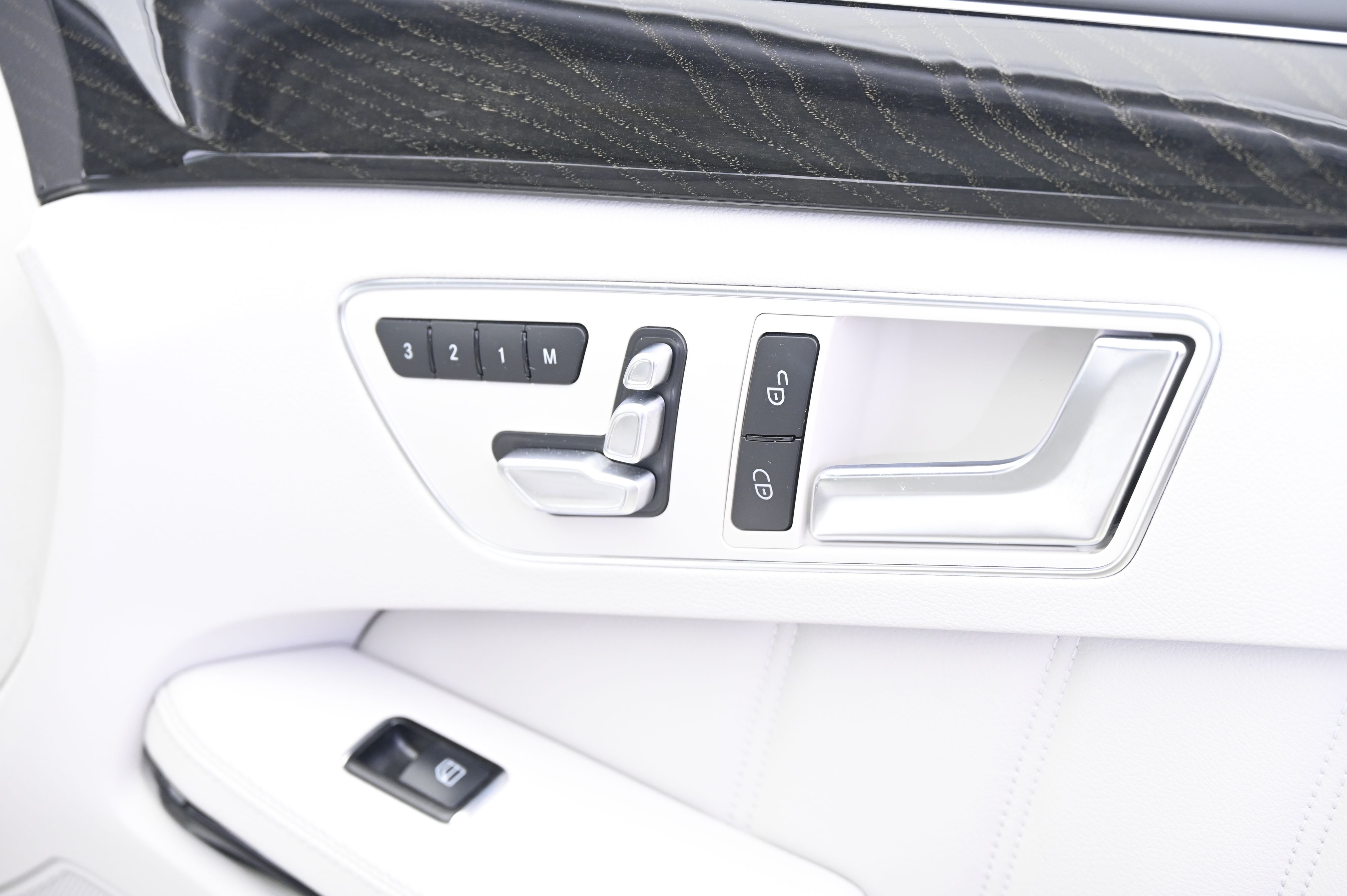 Thumbnail: 2015 Mercedes-Benz E-Class - 21