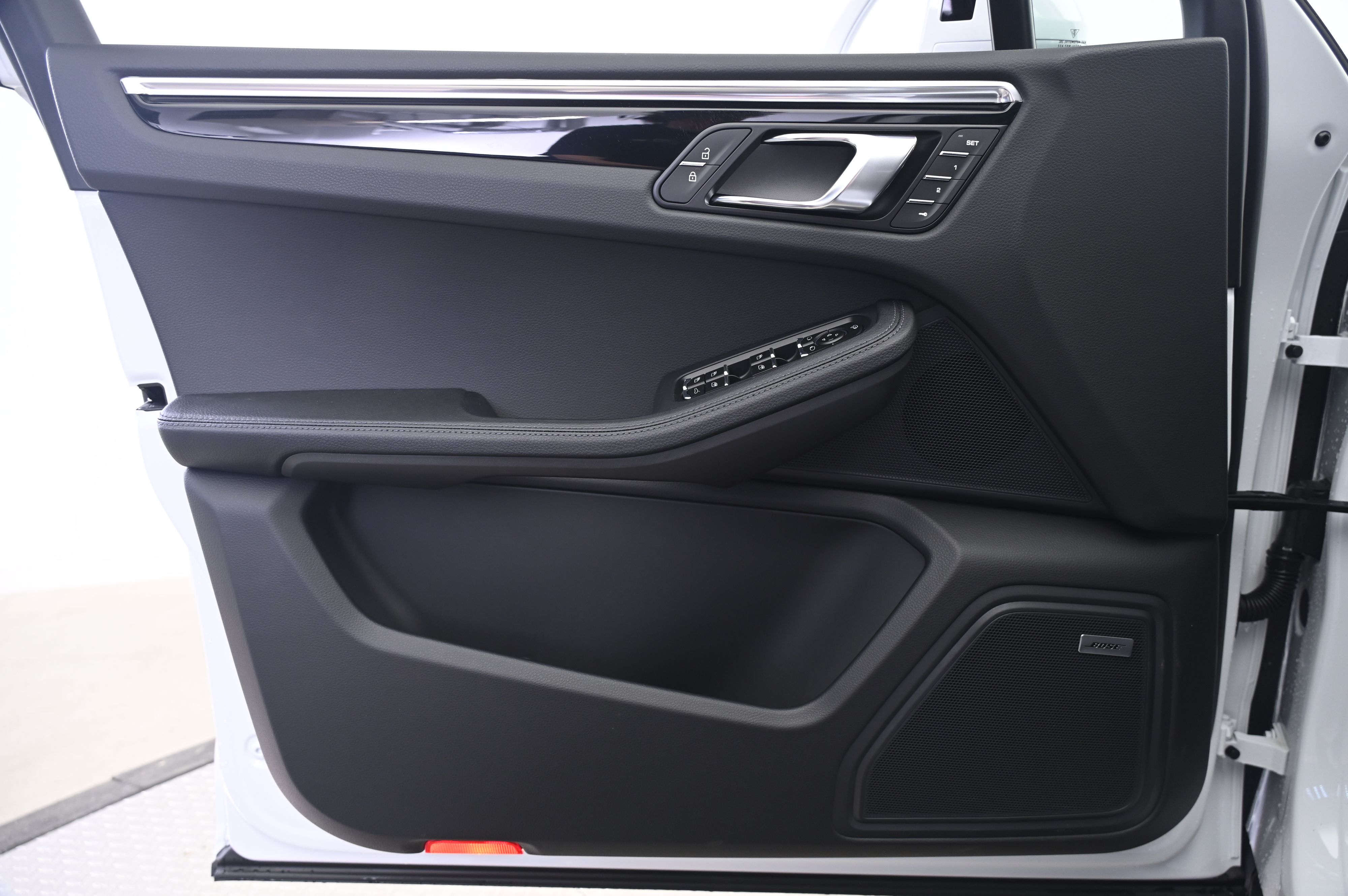 Thumbnail: 2026 Porsche Macan - 26