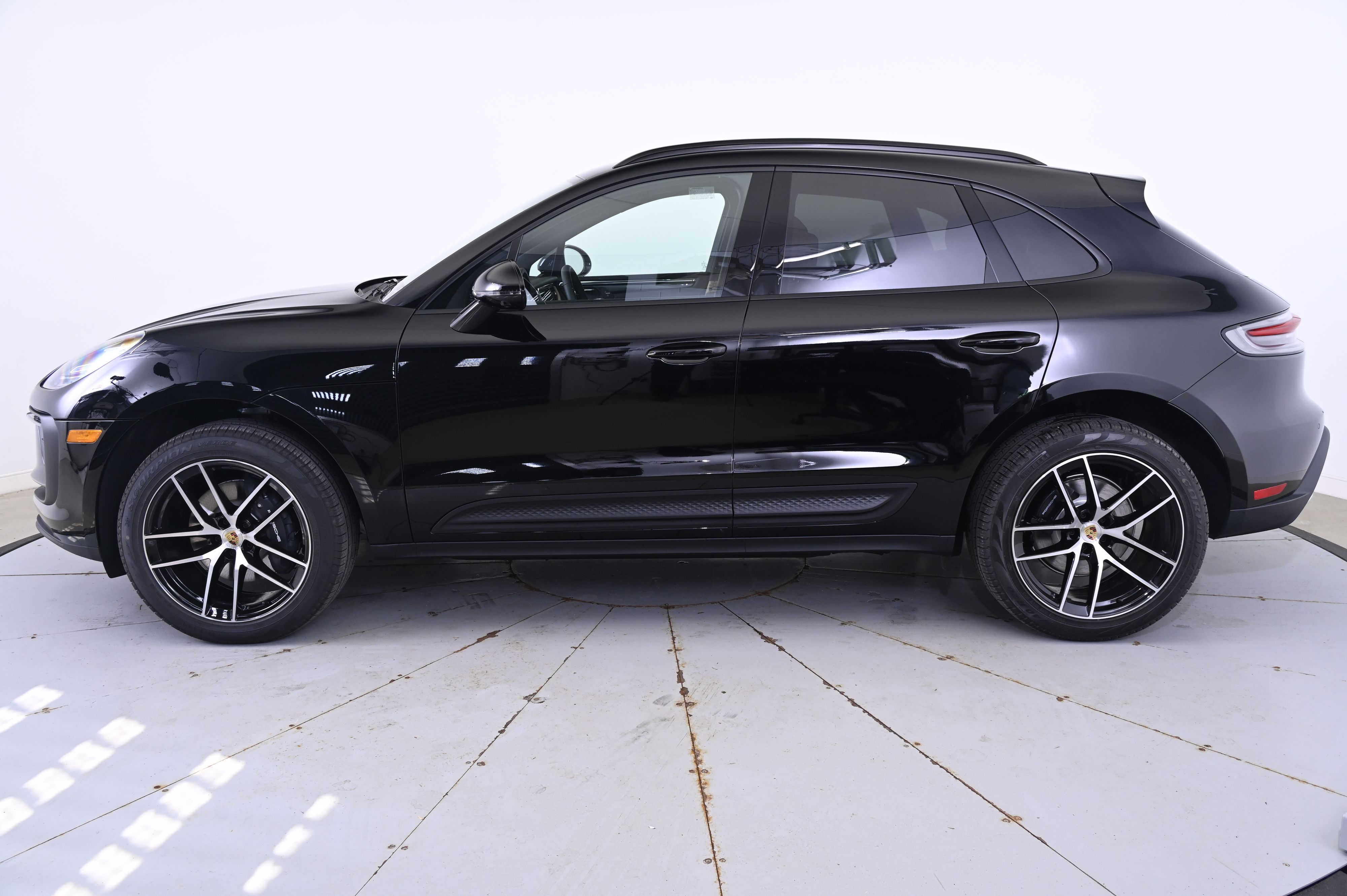 Thumbnail: 2026 Porsche Macan - 2