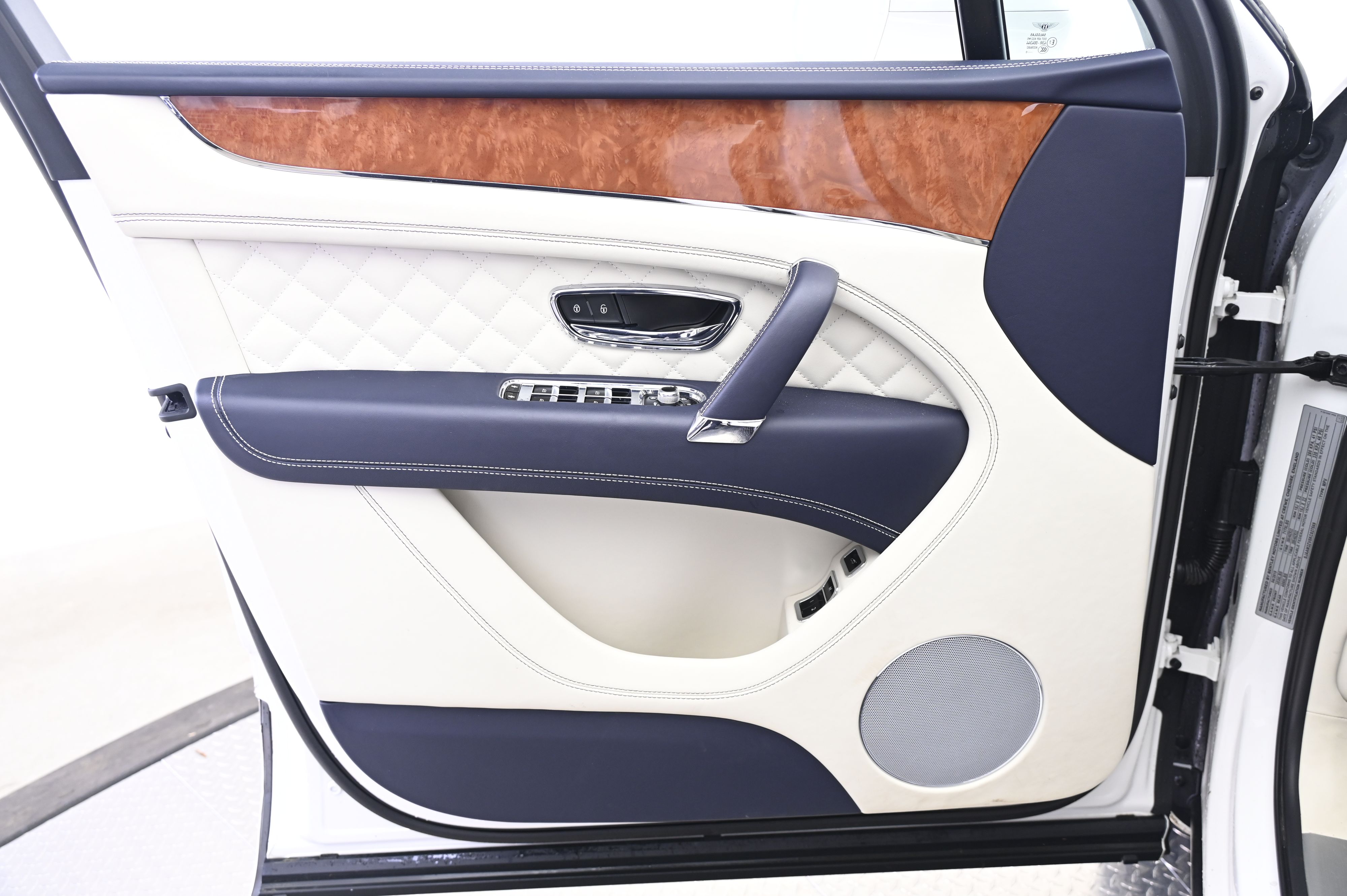 Thumbnail: 2019 Bentley Bentayga - 26