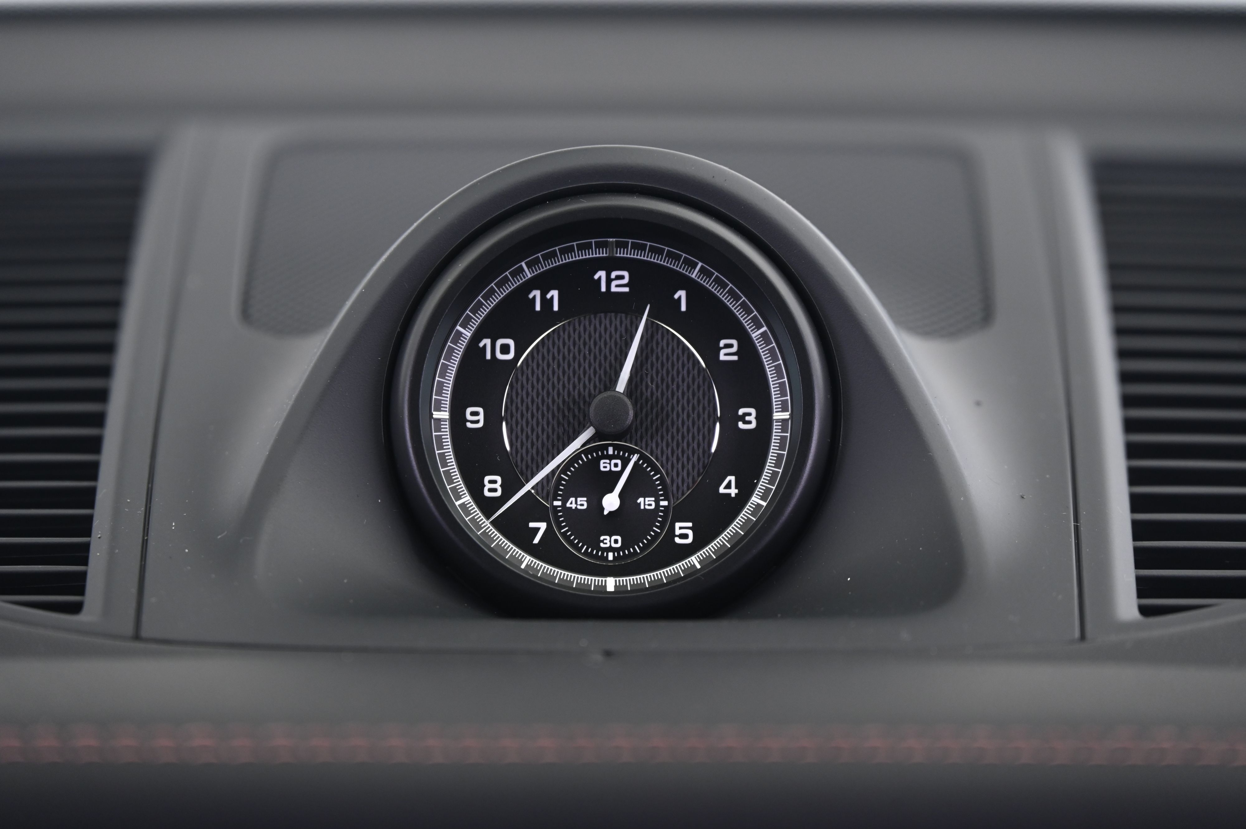 Thumbnail: 2026 Porsche Macan - 32