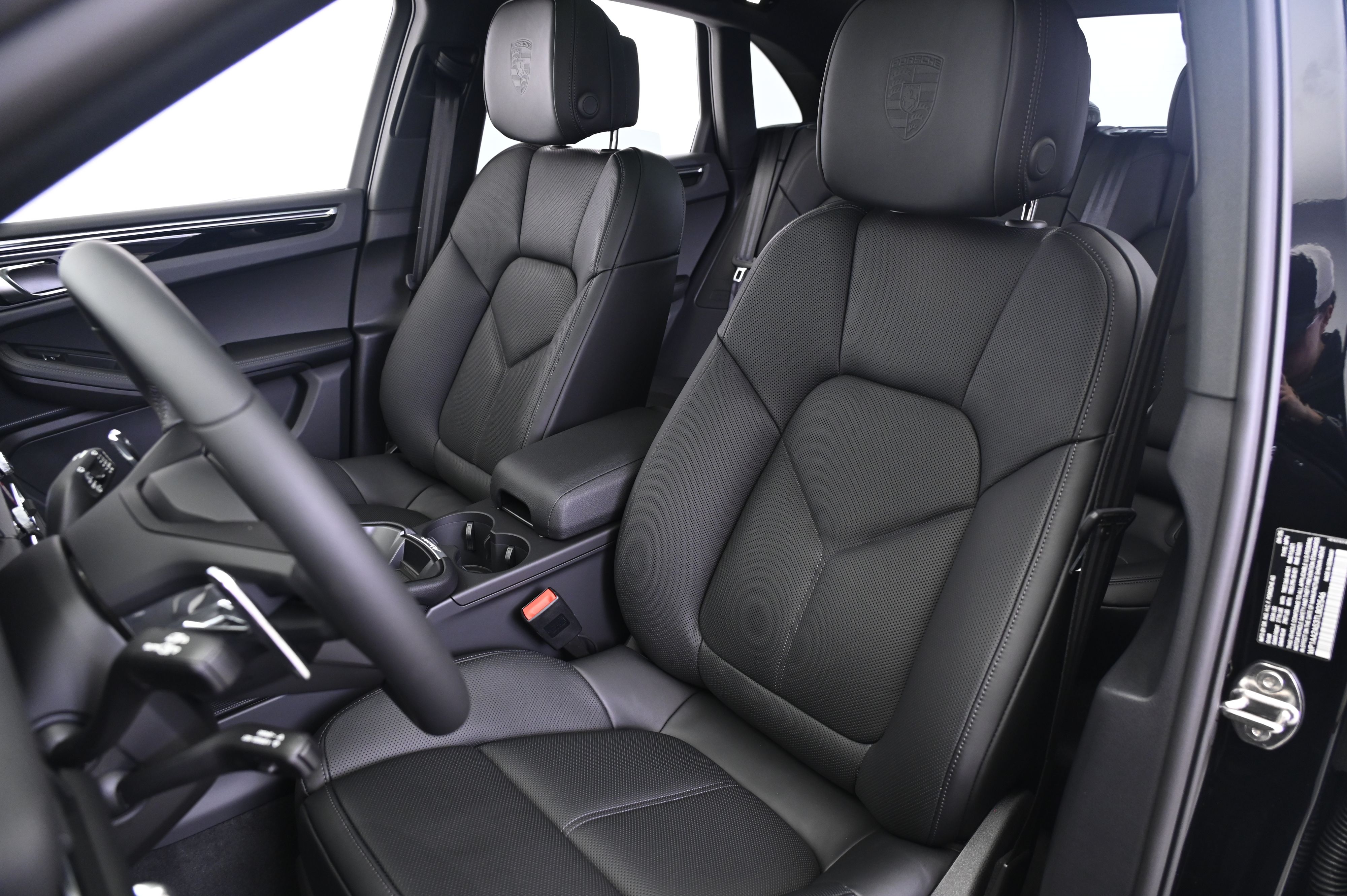 Thumbnail: 2026 Porsche Macan - 5
