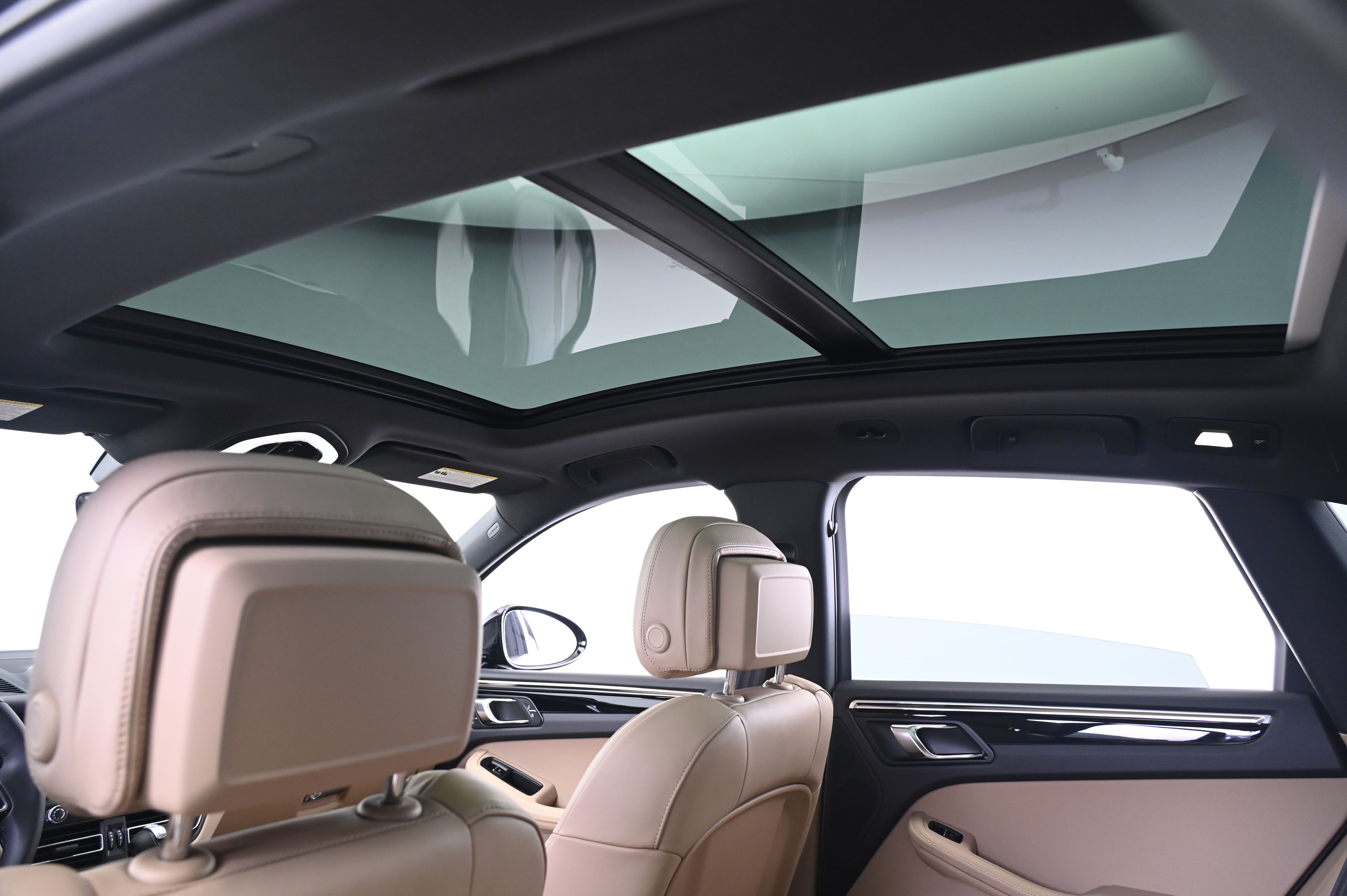 Thumbnail: 2026 Porsche Macan - 25