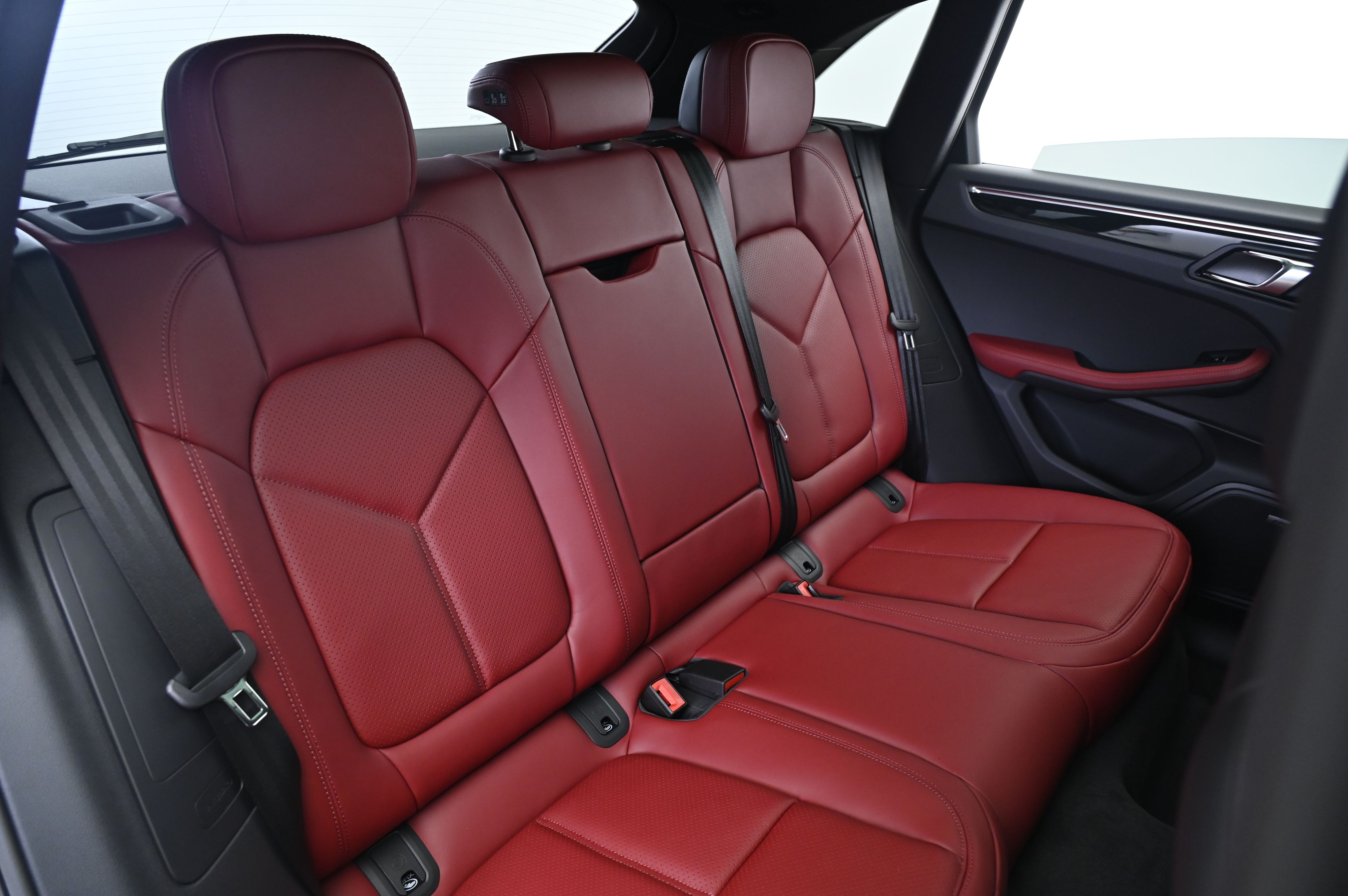 Thumbnail: 2026 Porsche Macan - 19