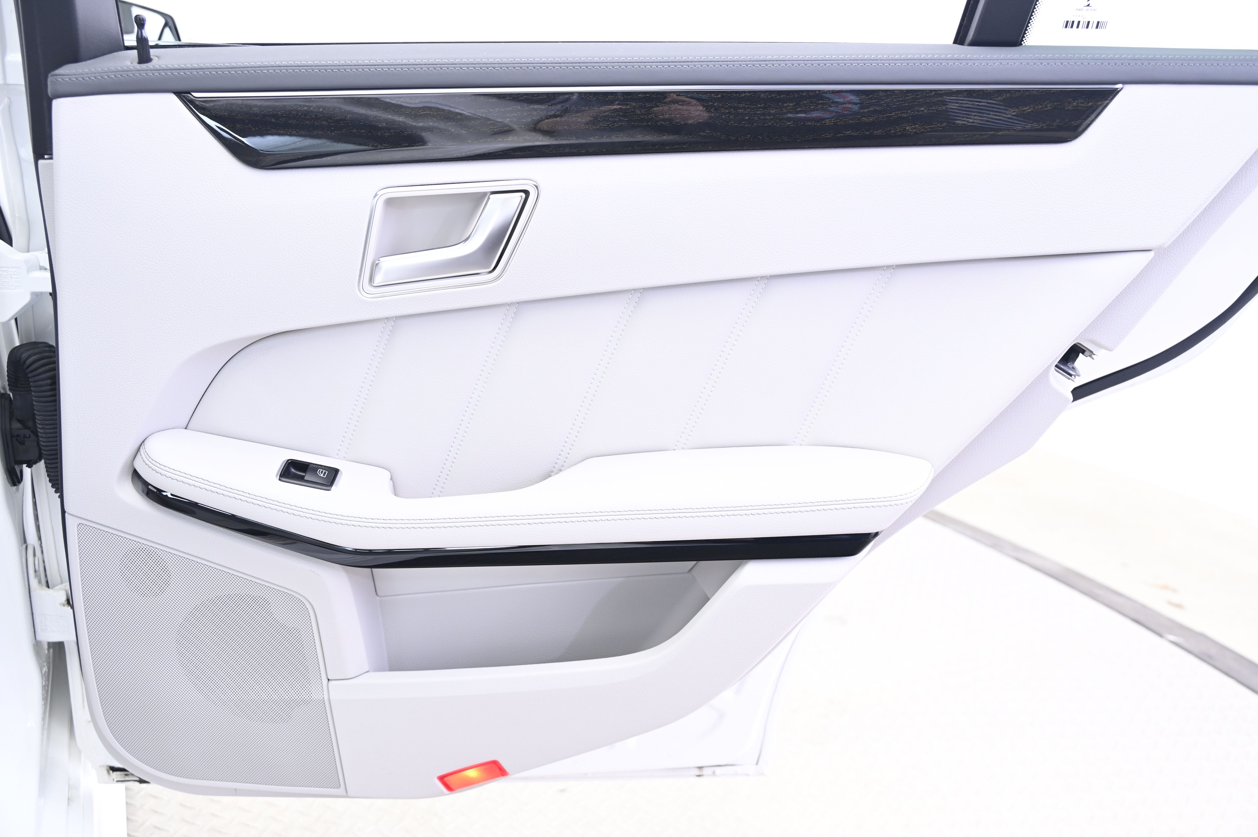 Thumbnail: 2015 Mercedes-Benz E-Class - 16