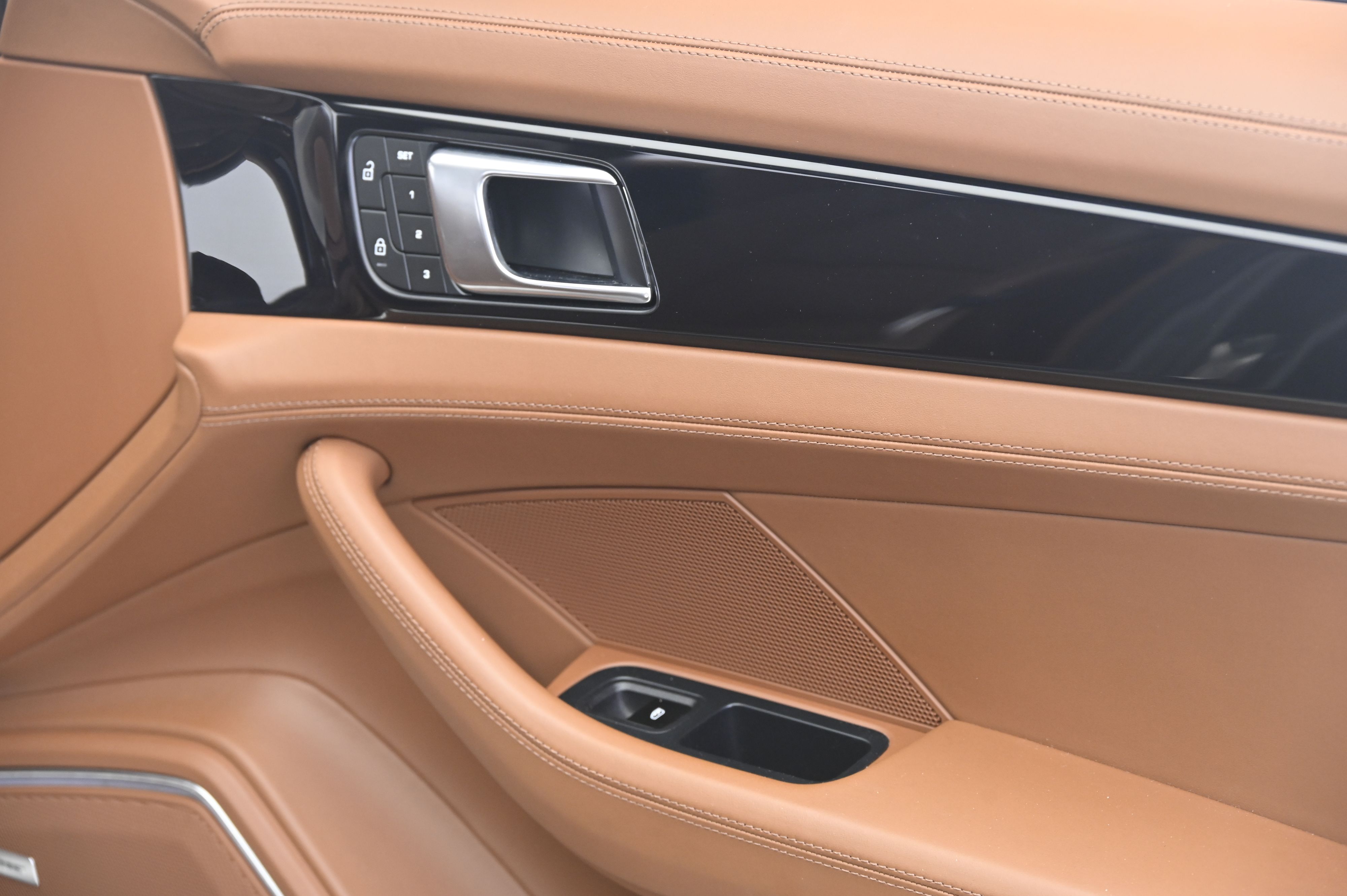 Thumbnail: 2023 Porsche Panamera - 21