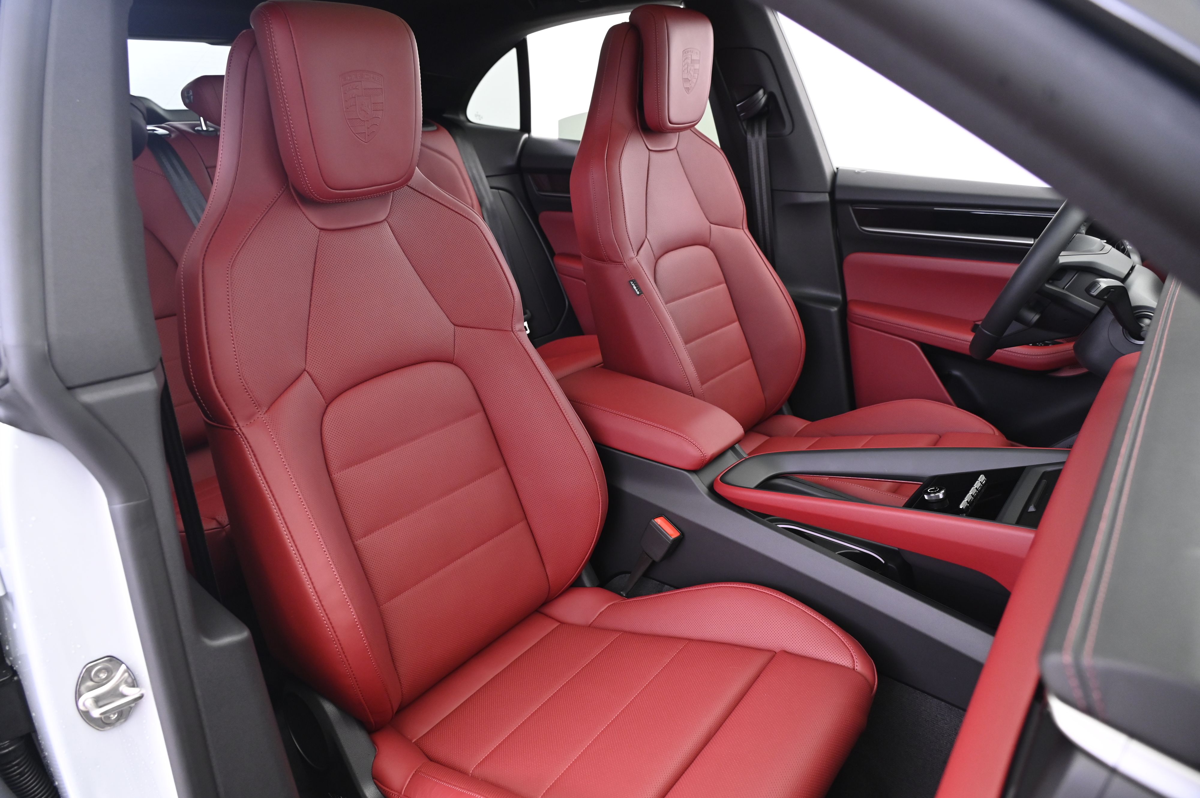 Thumbnail: 2025 Porsche Macan - 25