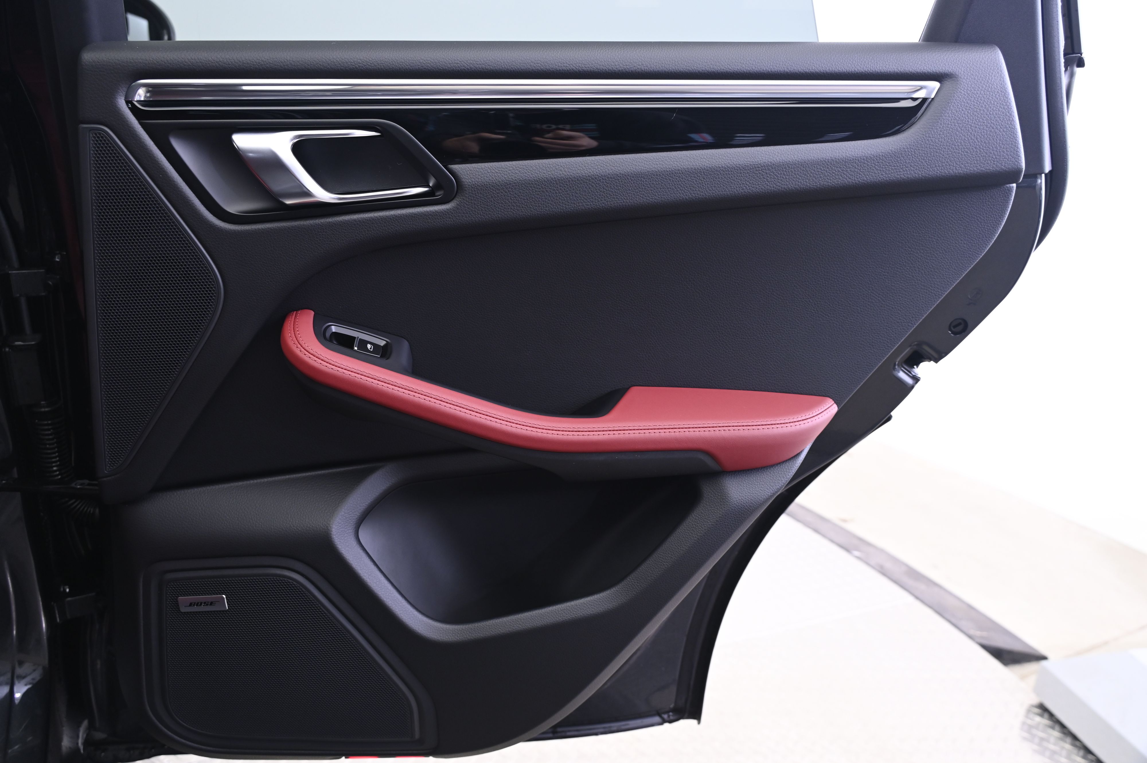 Thumbnail: 2026 Porsche Macan - 16