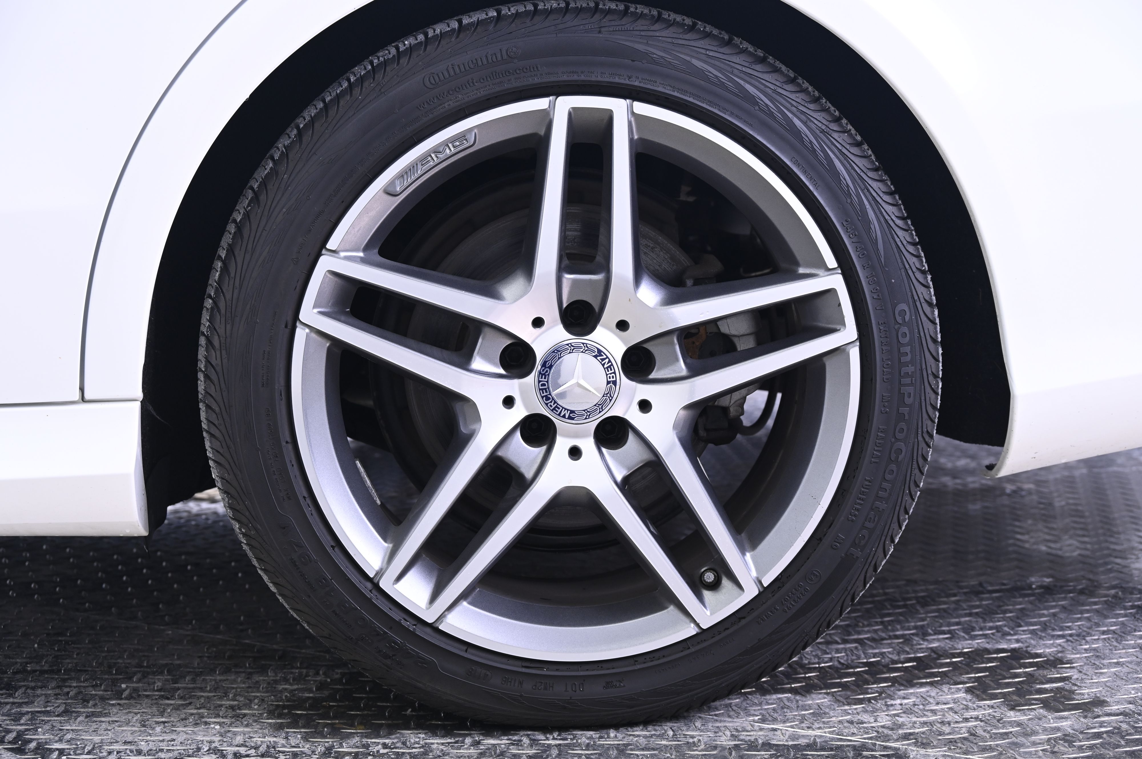 Thumbnail: 2015 Mercedes-Benz E-Class - 12