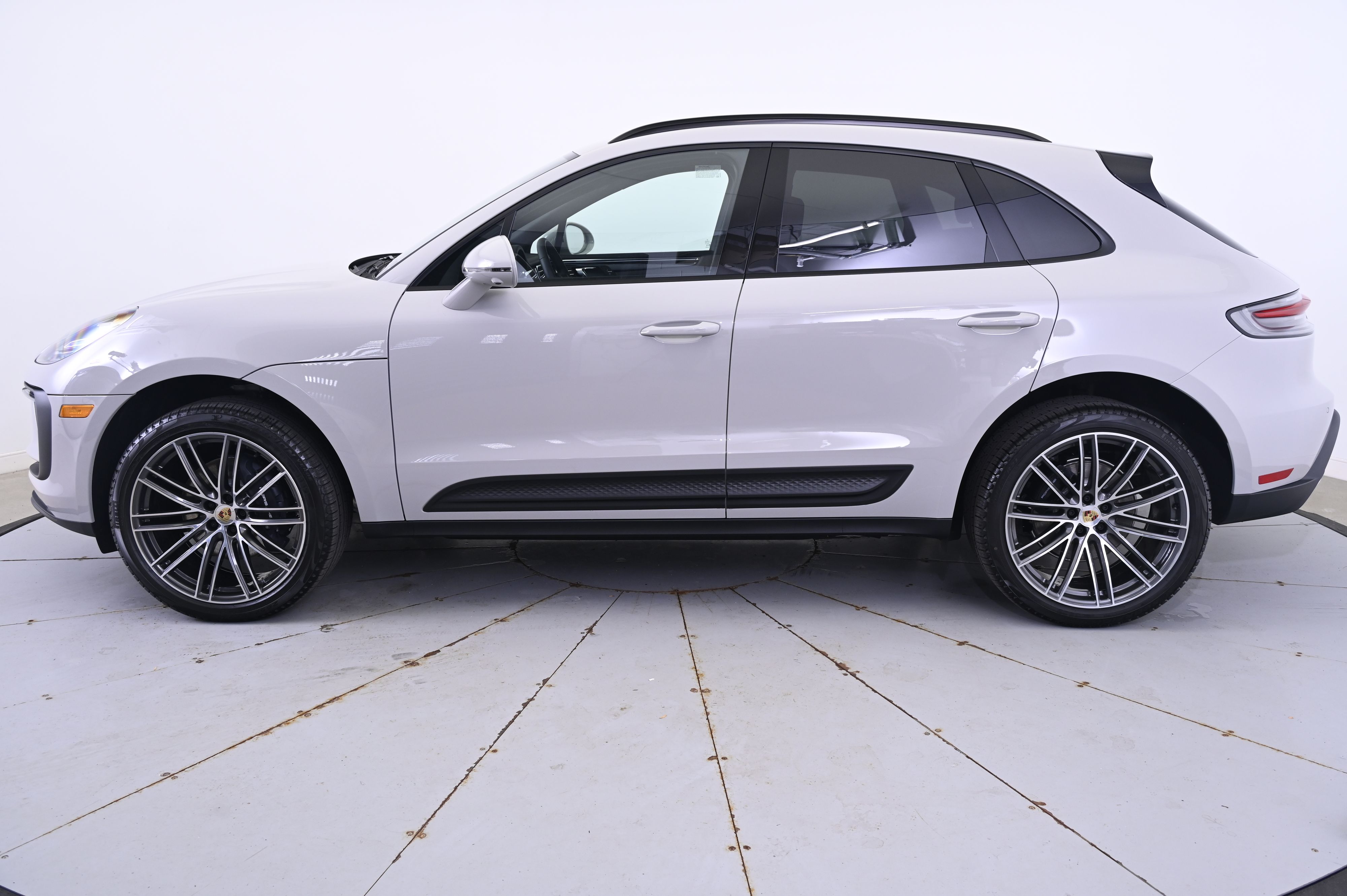 Thumbnail: 2026 Porsche Macan - 2