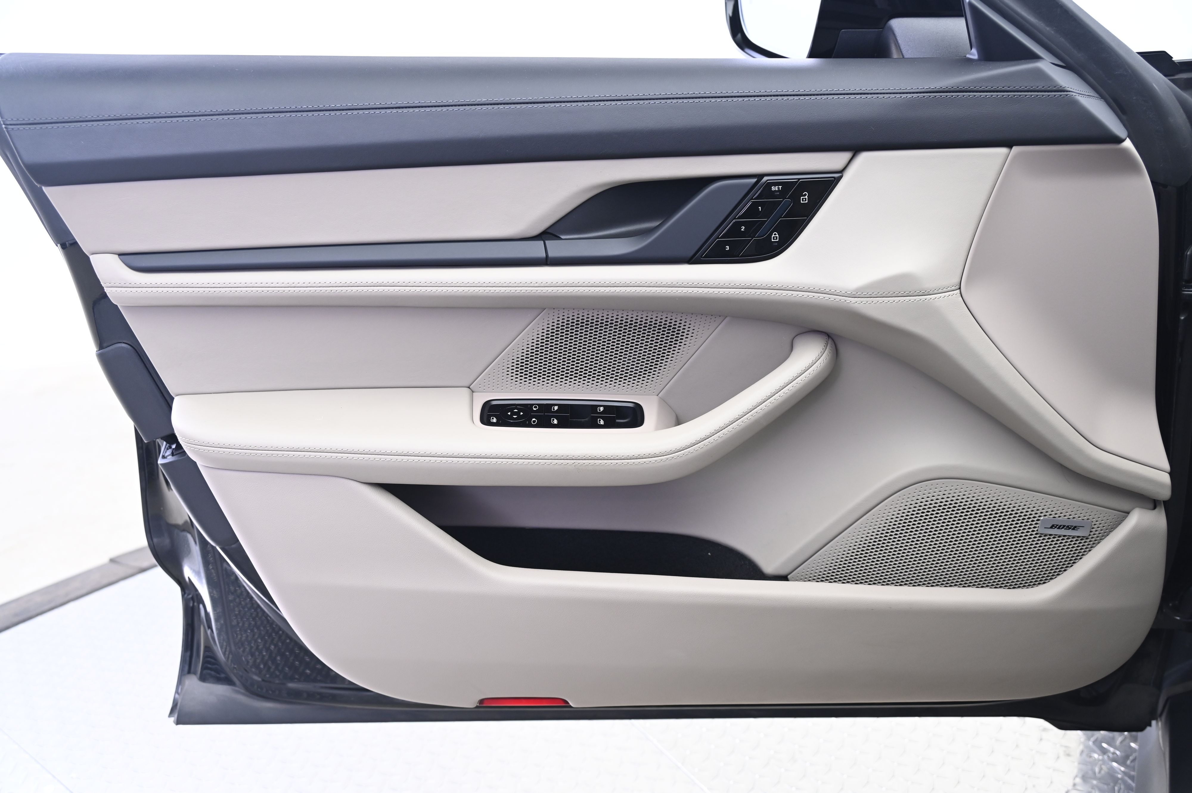 Thumbnail: 2020 Porsche Taycan - 27