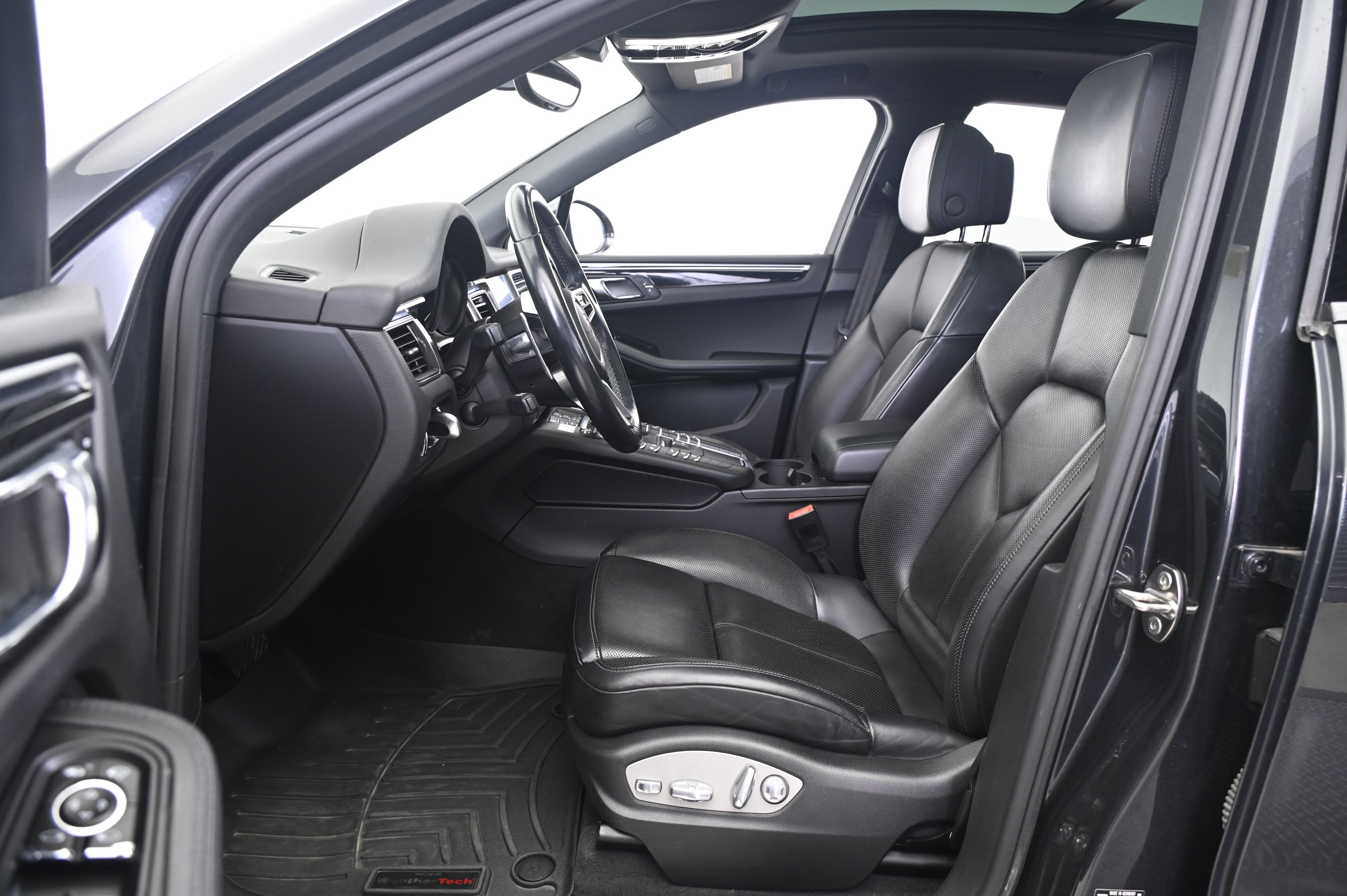 Thumbnail: 2017 Porsche Macan - 29