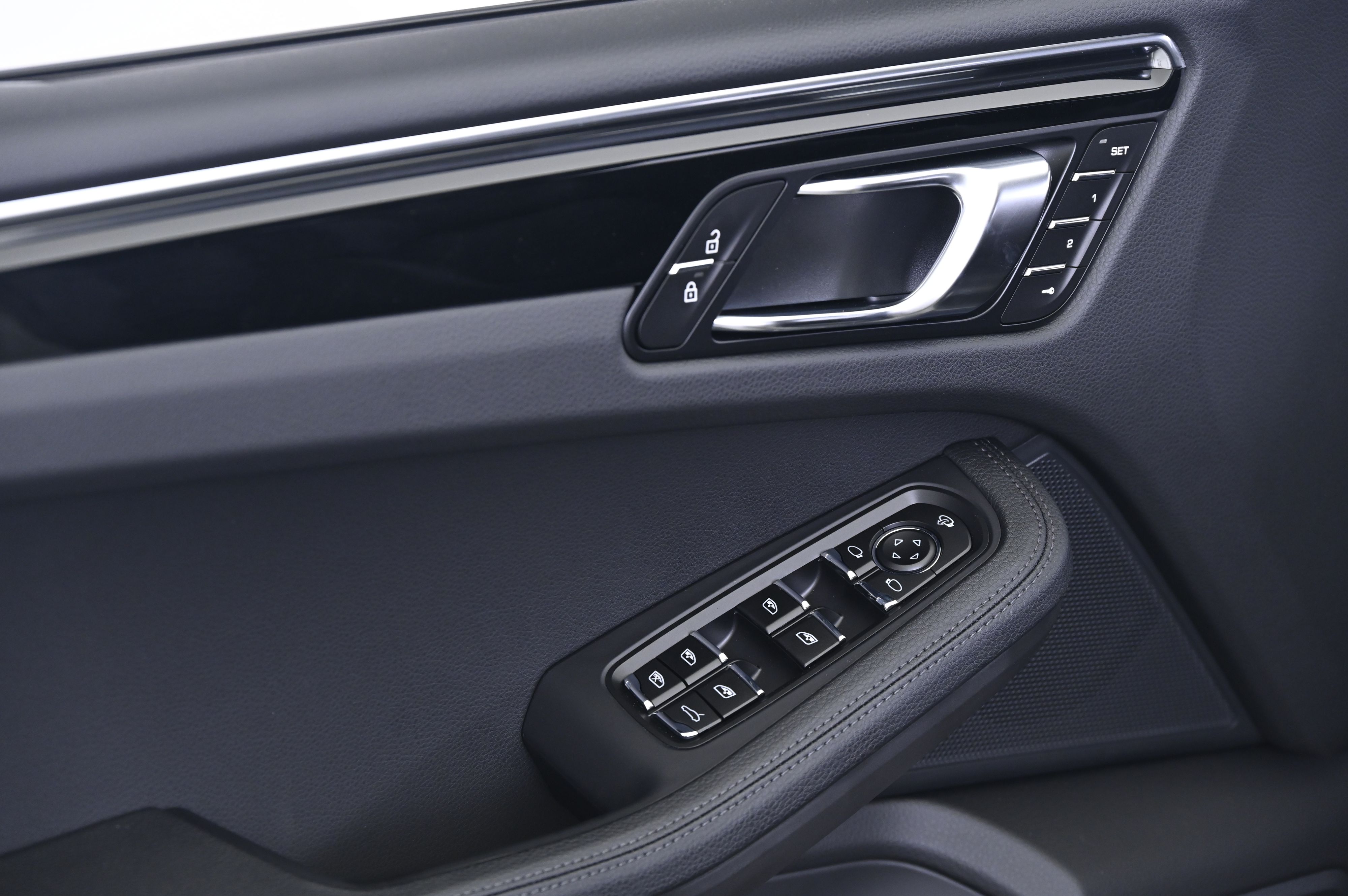 Thumbnail: 2025 Porsche Macan - 27