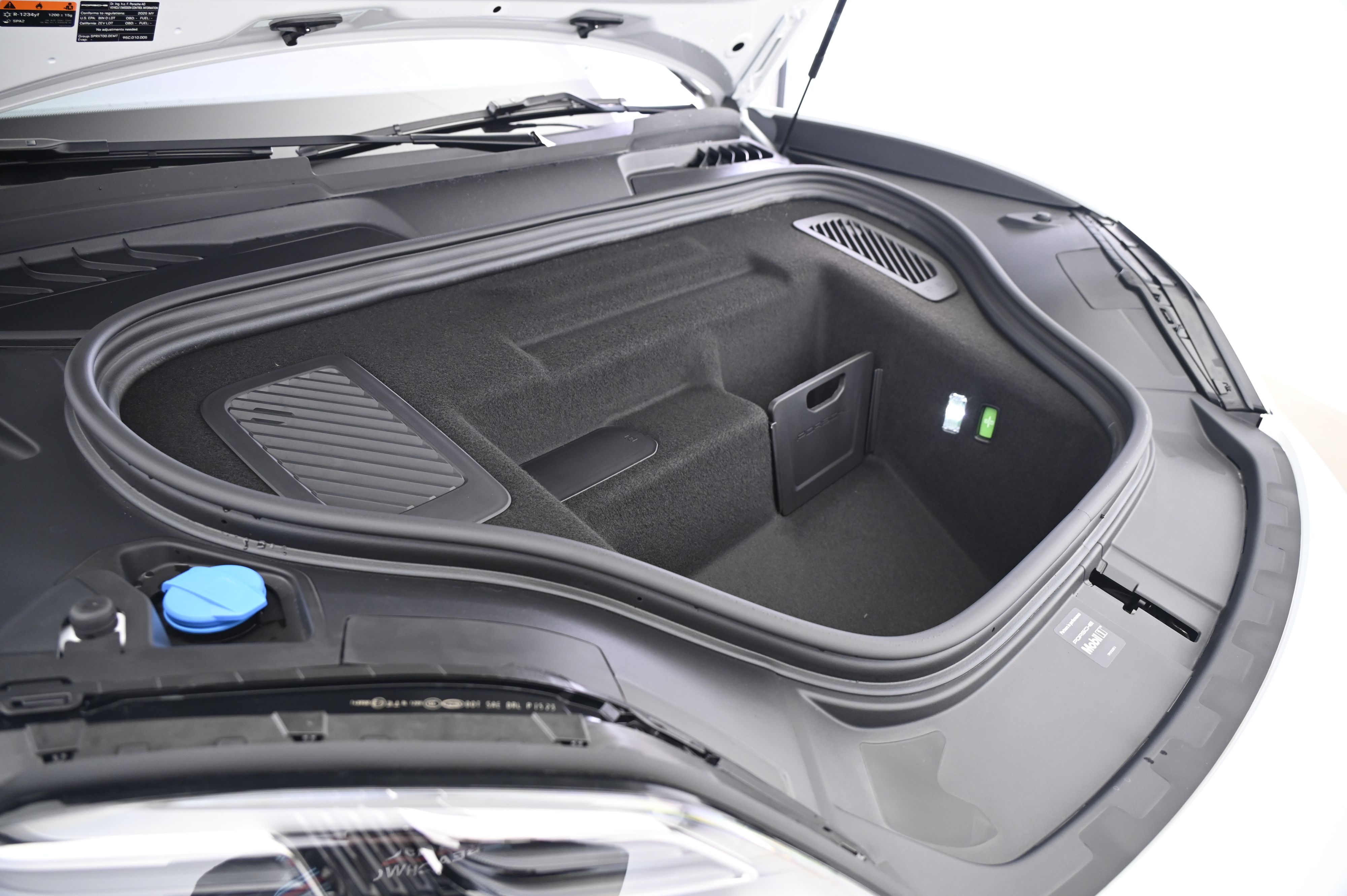 Thumbnail: 2025 Porsche Macan - 16