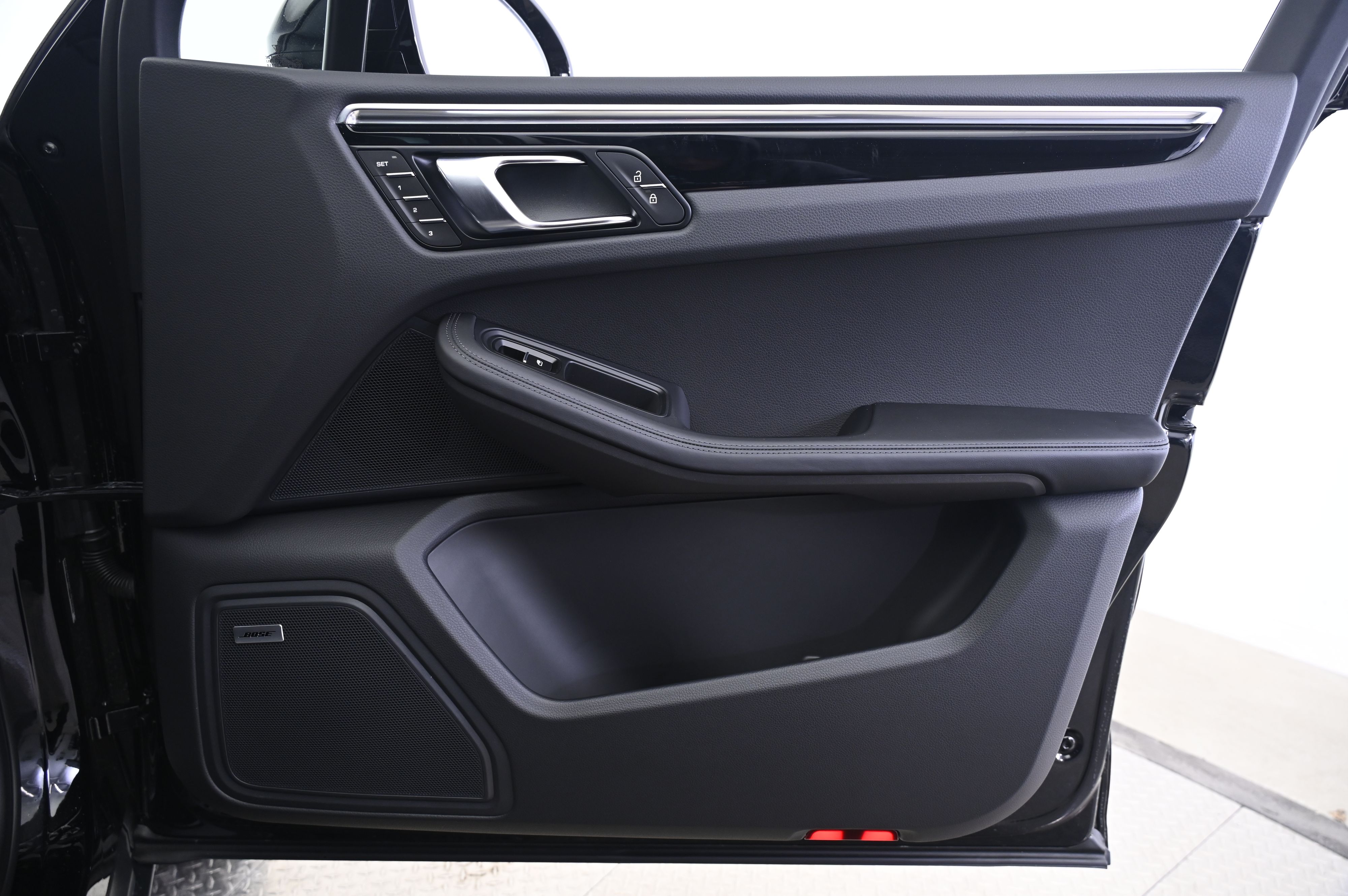 Thumbnail: 2026 Porsche Macan - 20