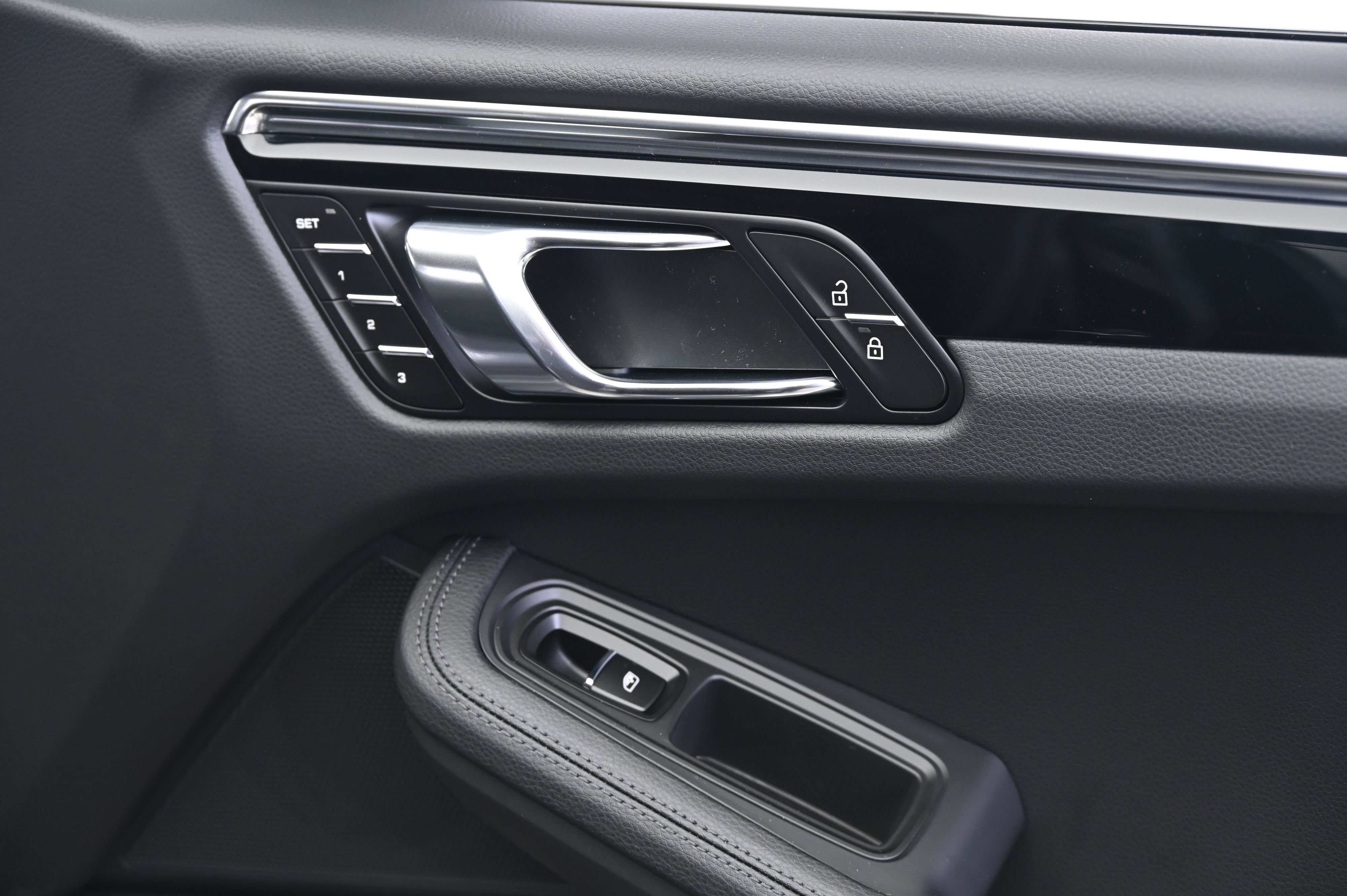 Thumbnail: 2026 Porsche Macan - 21