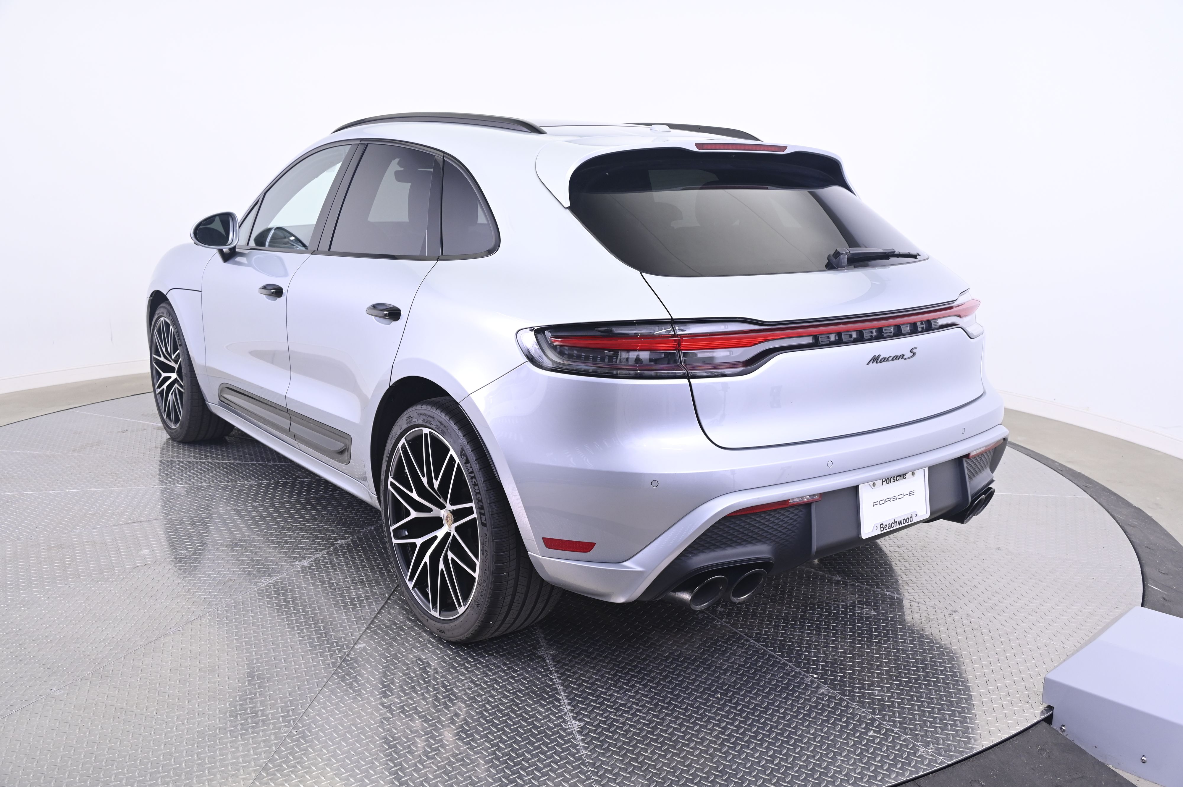 Thumbnail: 2023 Porsche Macan - 3