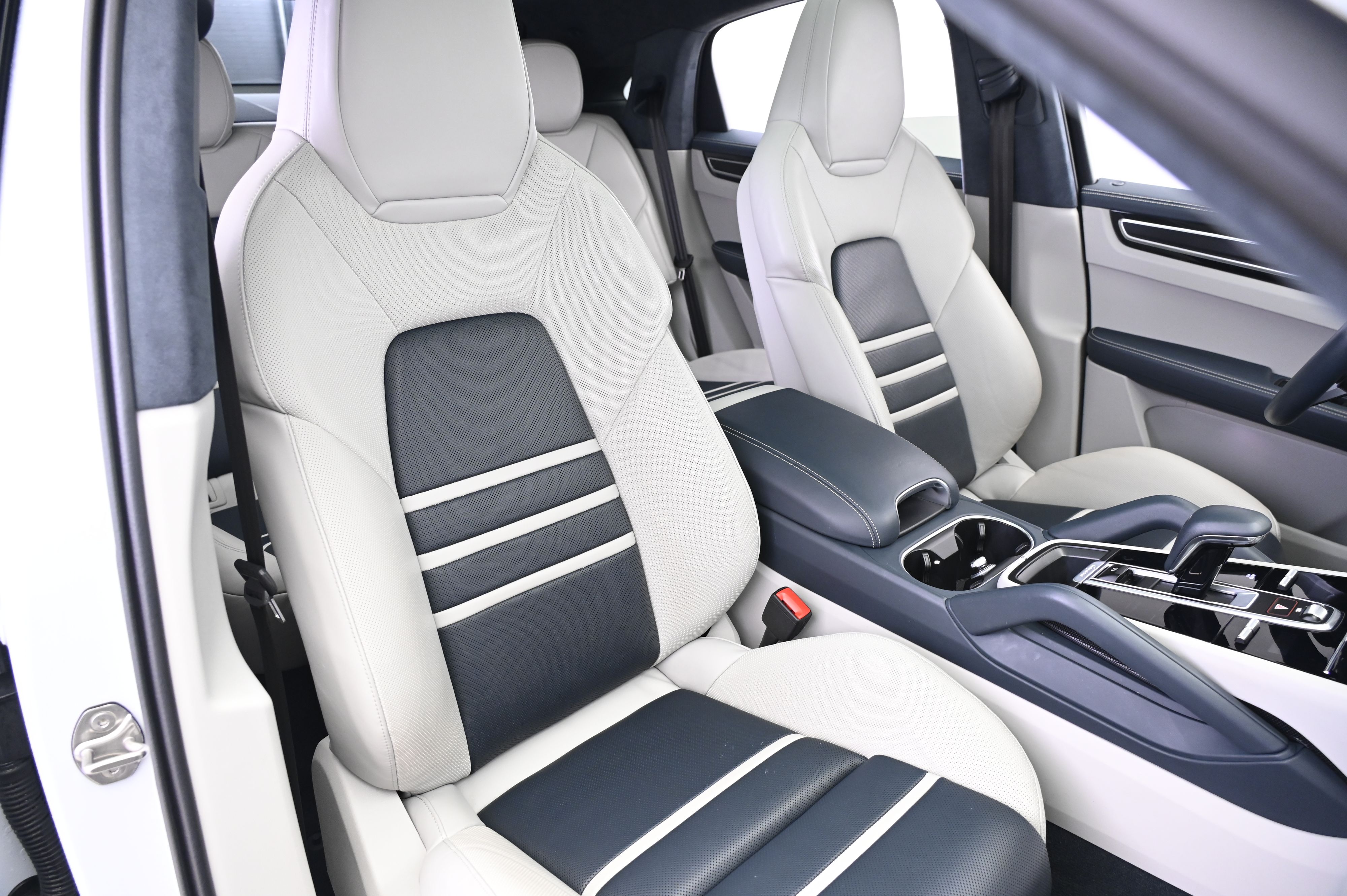 Thumbnail: 2022 Porsche  - 24