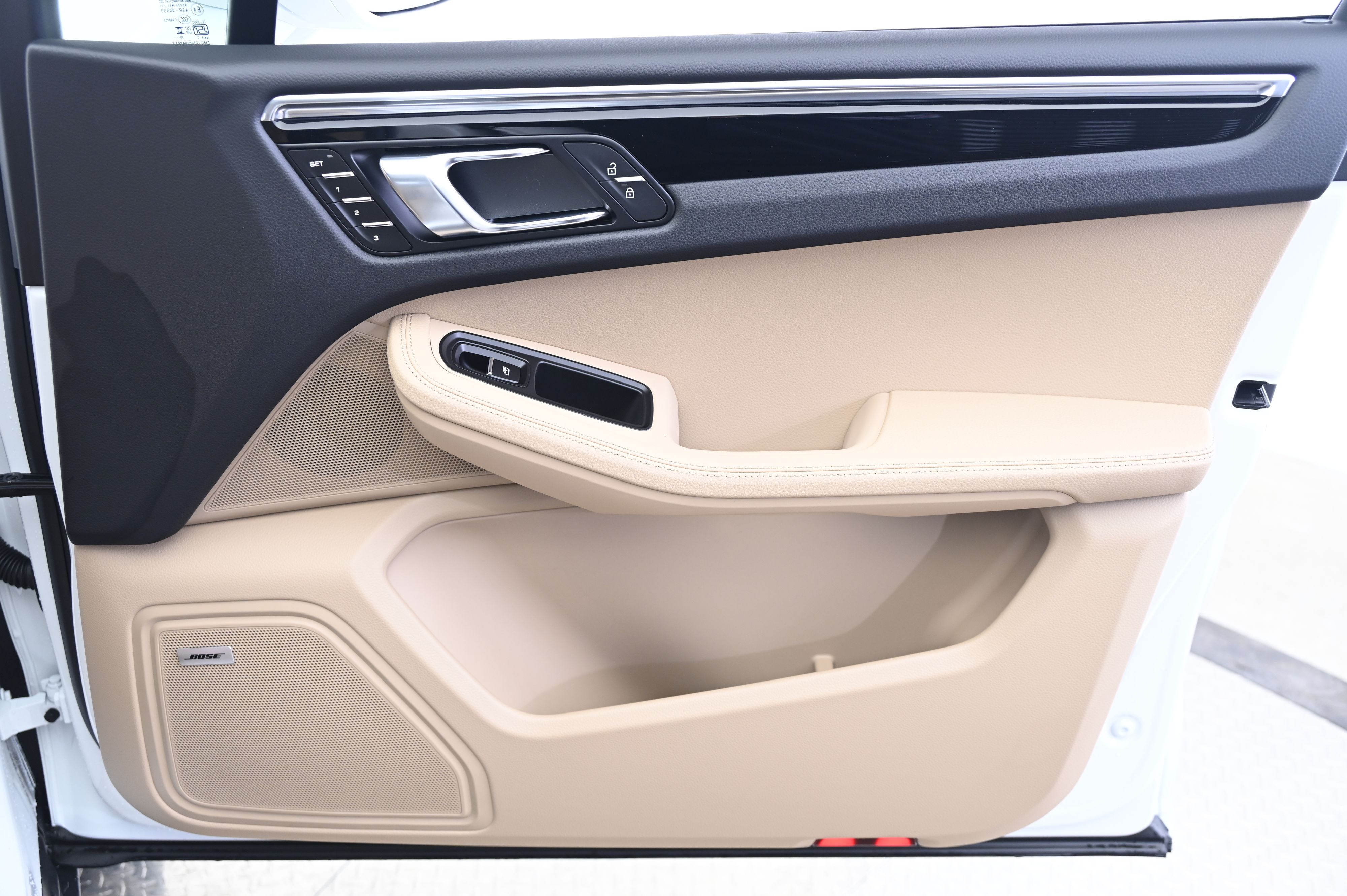 Thumbnail: 2026 Porsche Macan - 20