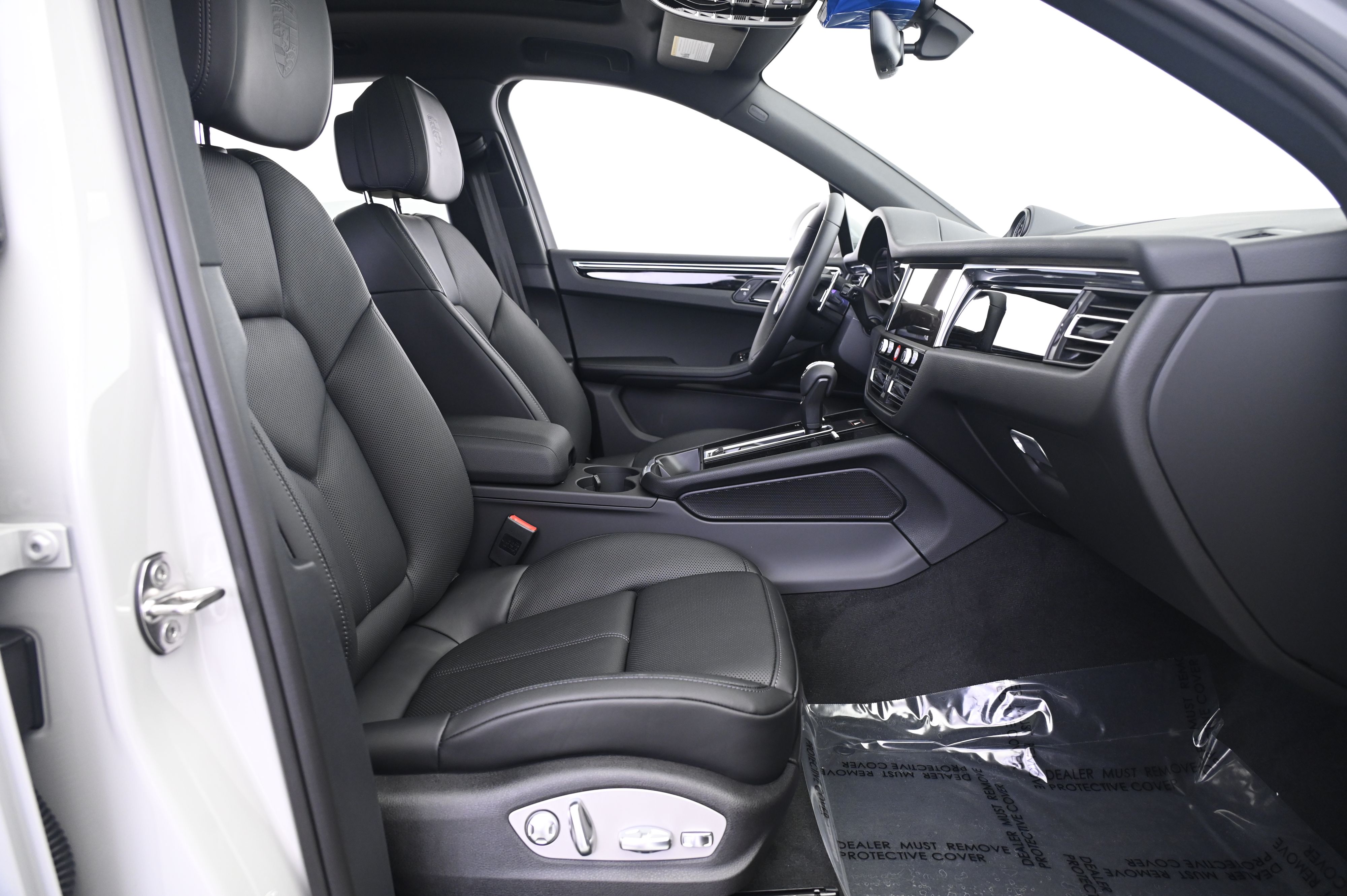 Thumbnail: 2026 Porsche Macan - 23