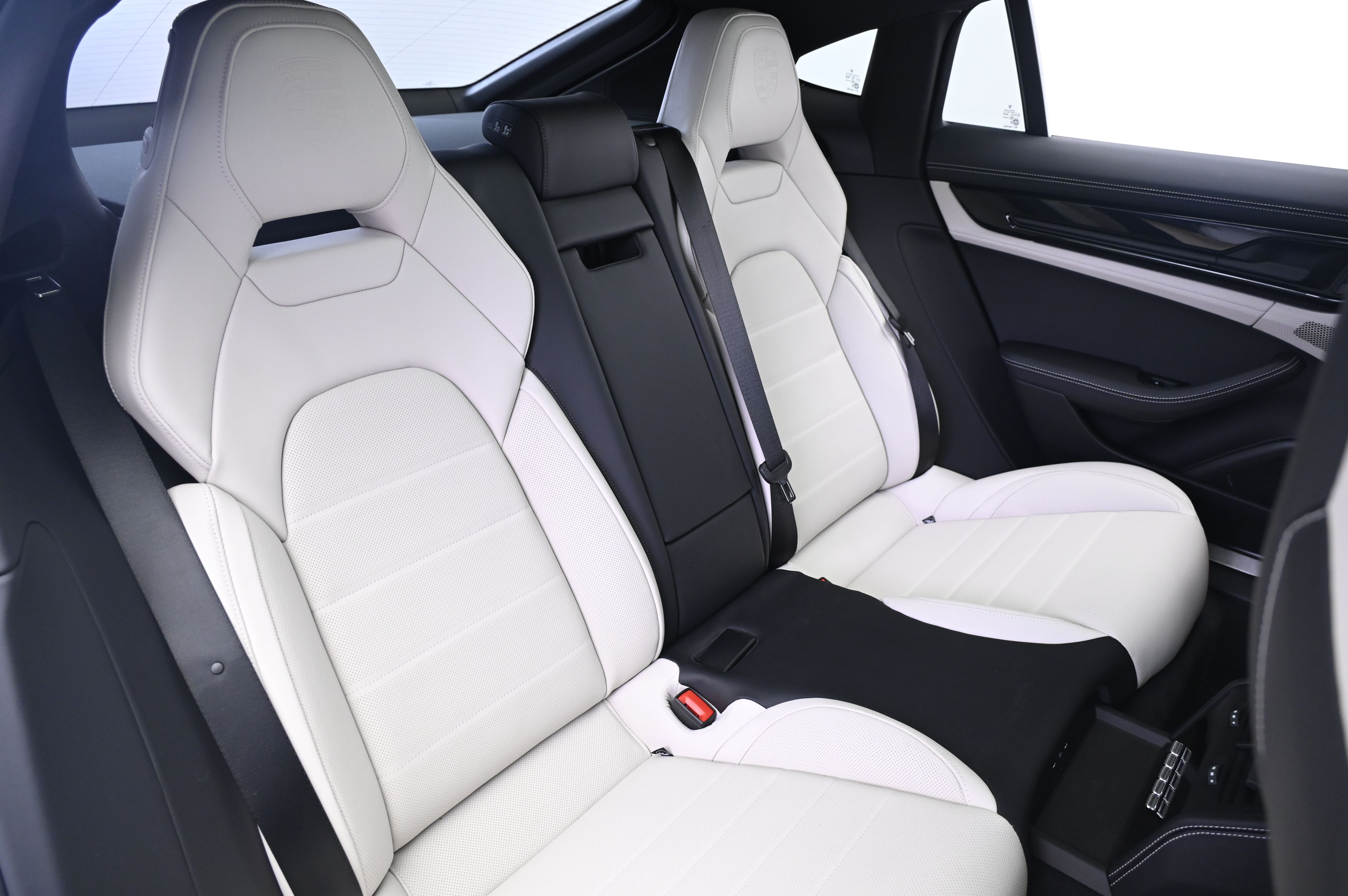 Thumbnail: 2025 Porsche Panamera - 19