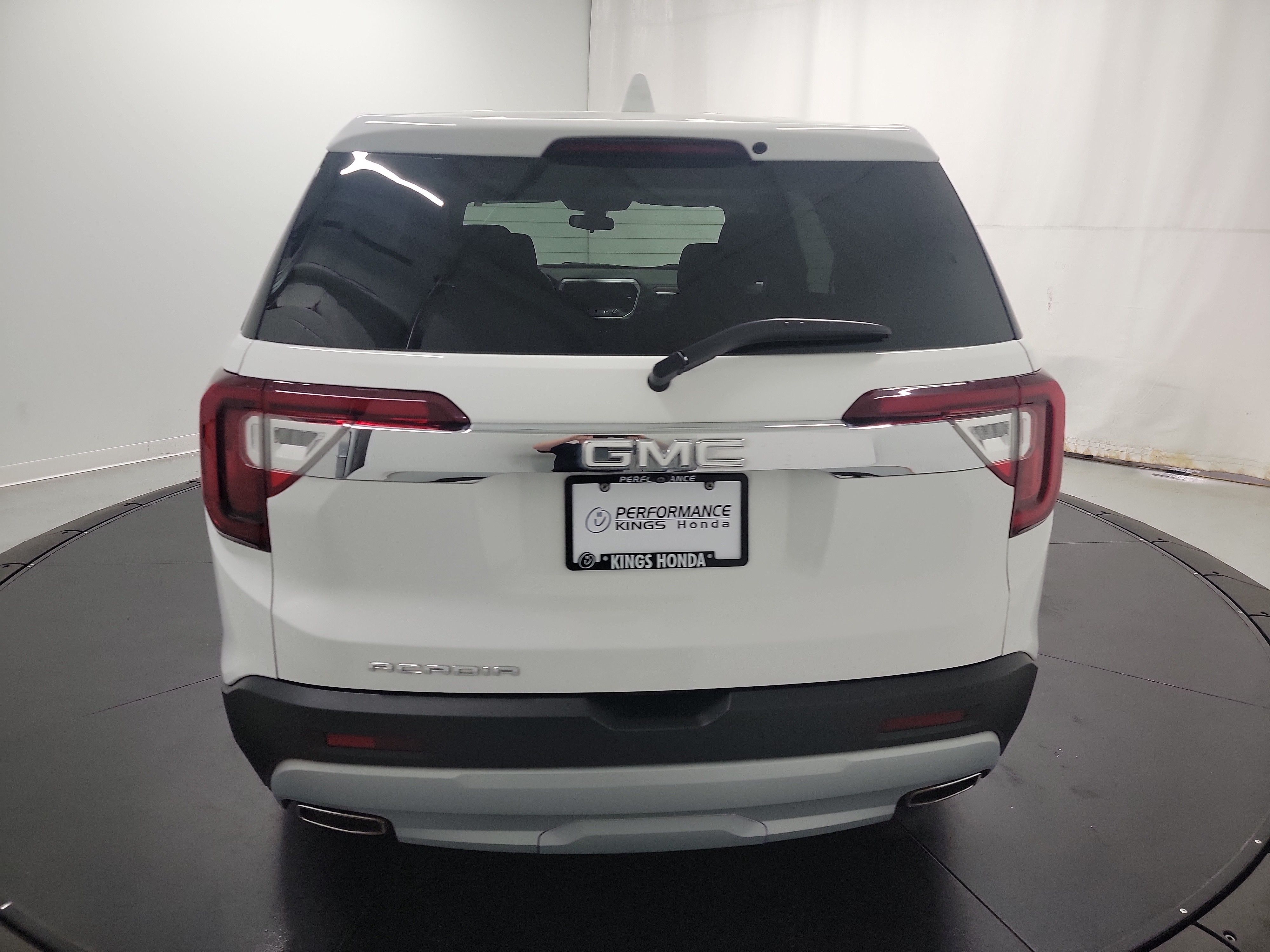 2022 GMC Acadia SLE photo