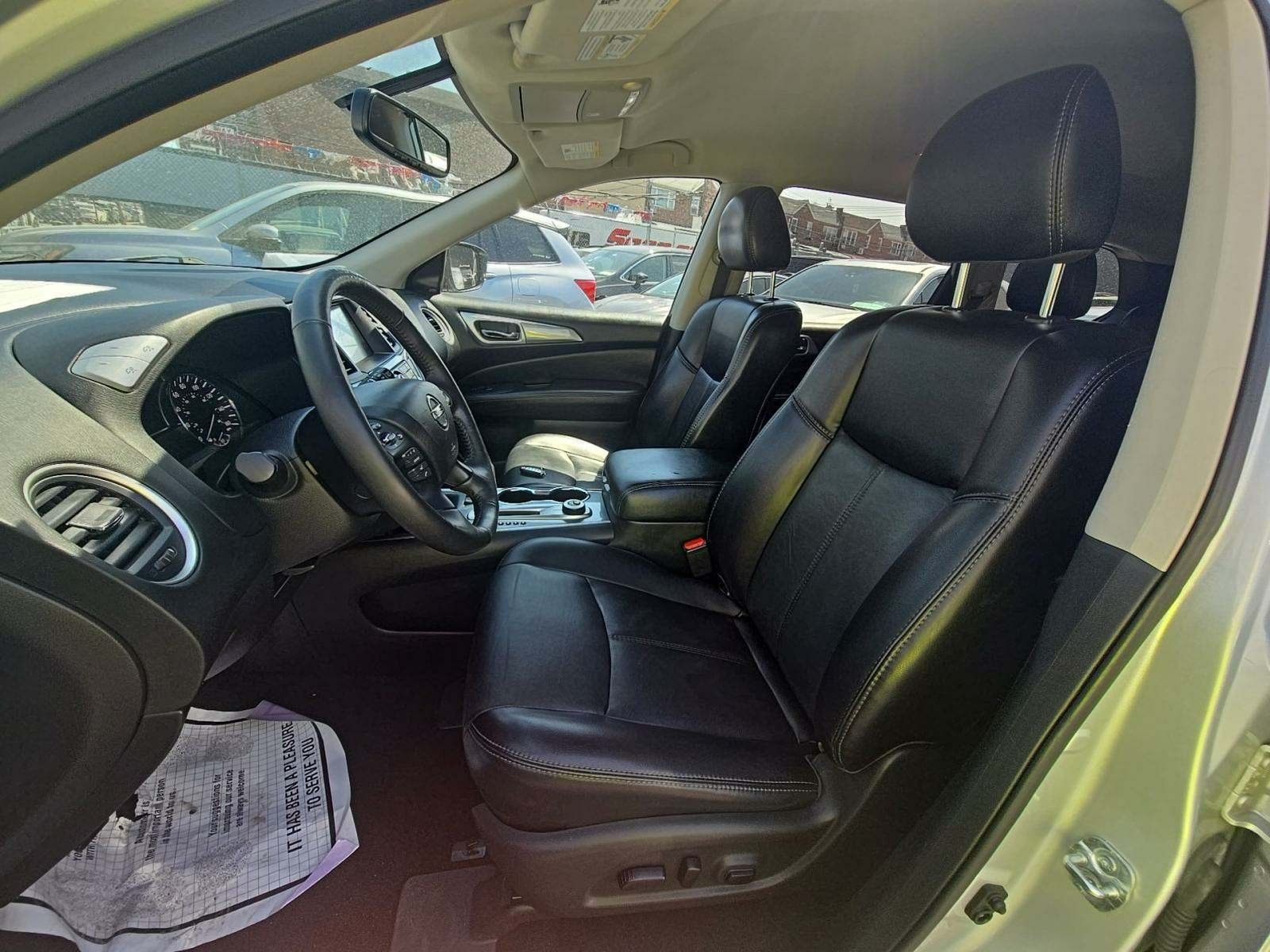 2019 Nissan Pathfinder SL photo