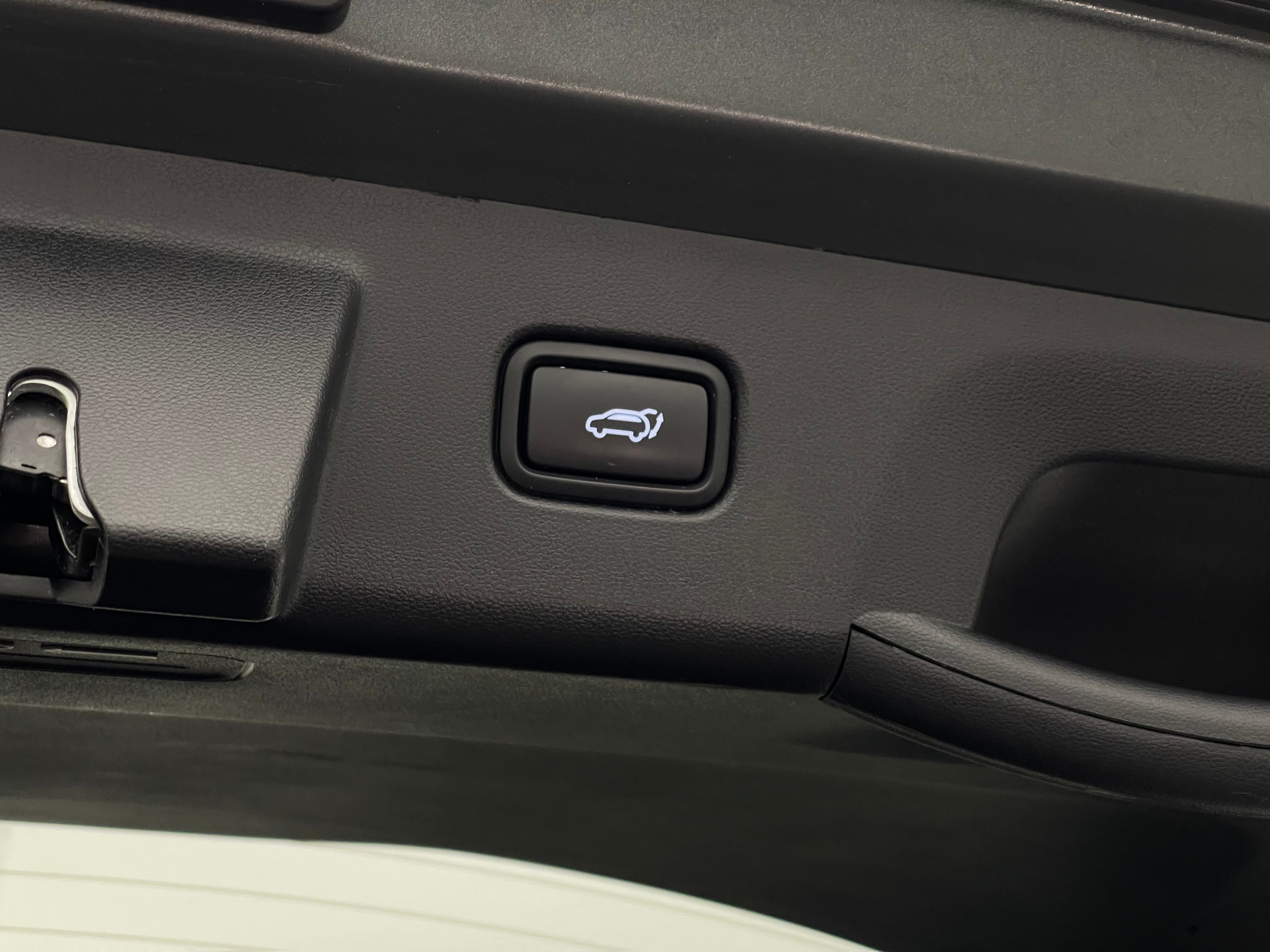 Used 2023 Amazon Gray Hyundai Limited image 11