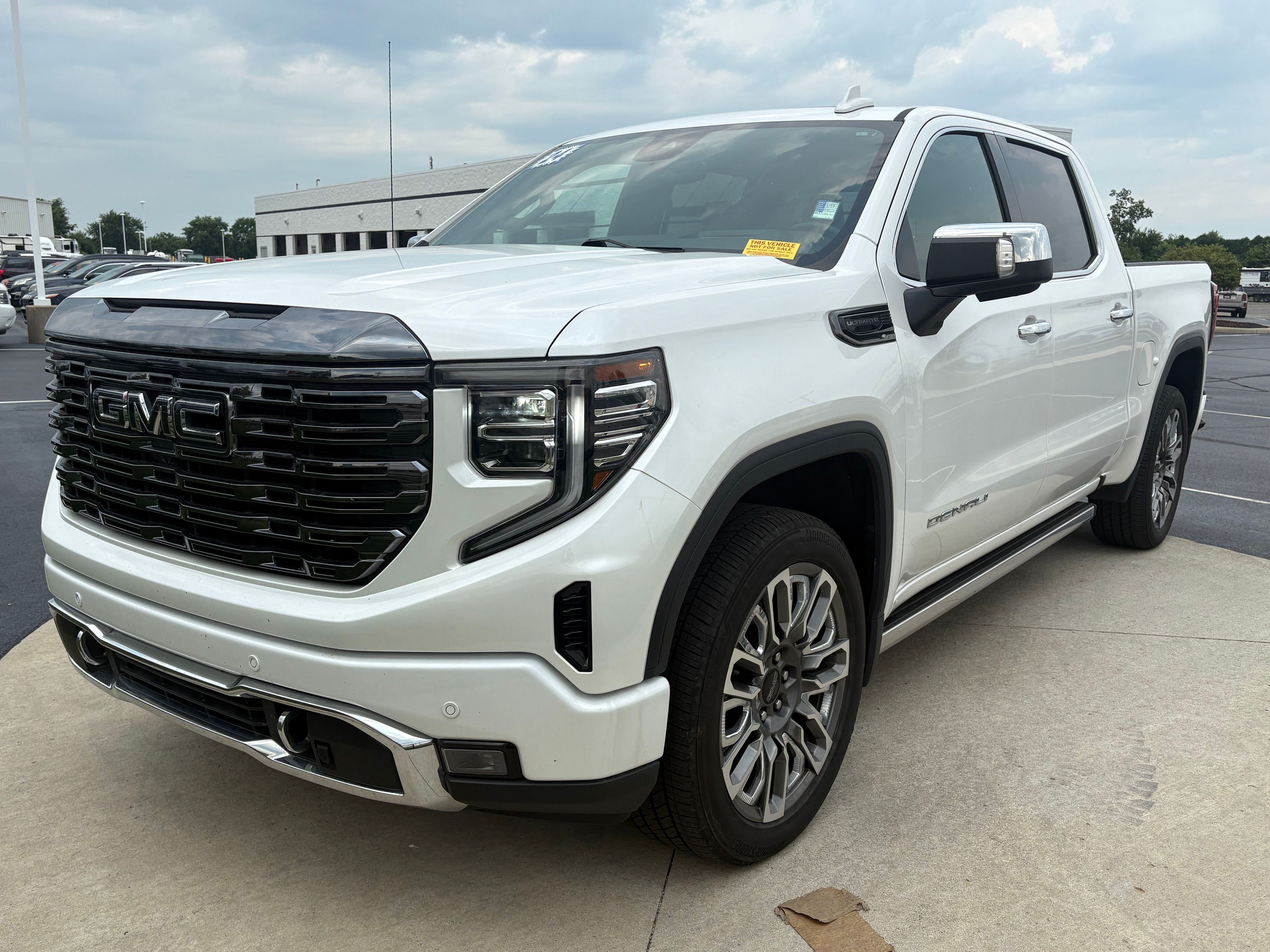 Used 2024 White Frost Tricoat GMC Denali Ultimate image 3