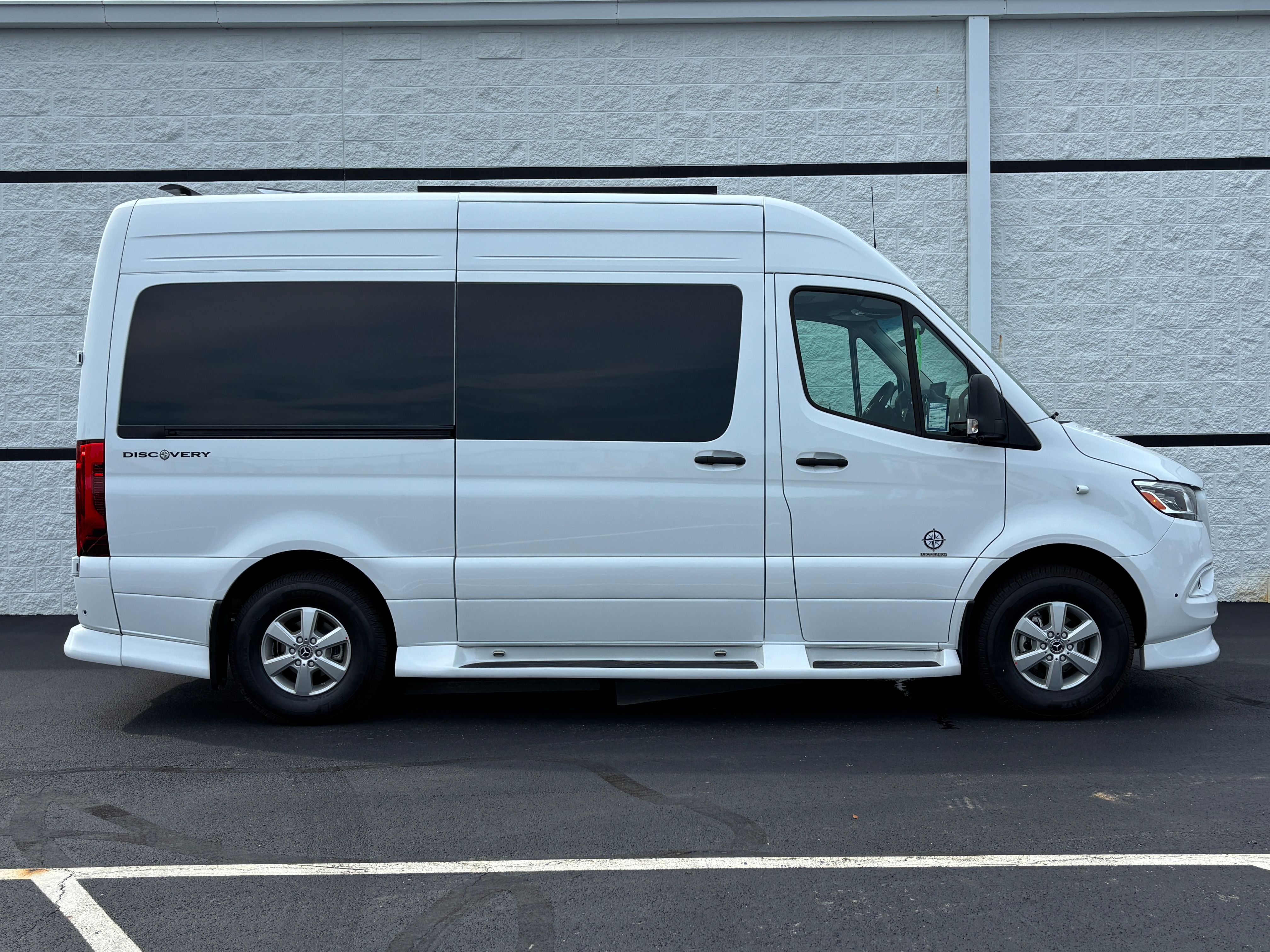 New 2027 White Mercedes-Benz Discovery Touring image 6
