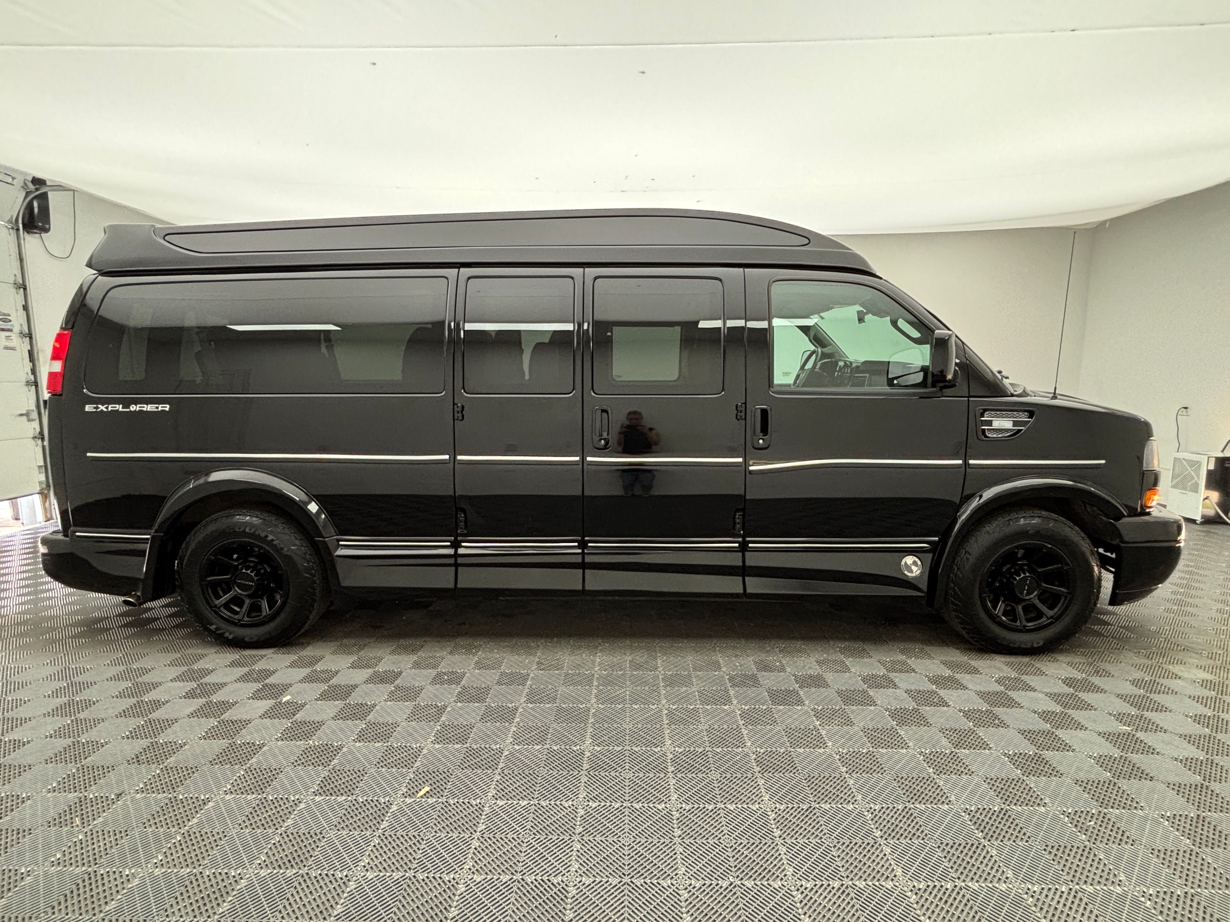 Used 2020 Onyx Black GMC Explorer Limited SE image 6