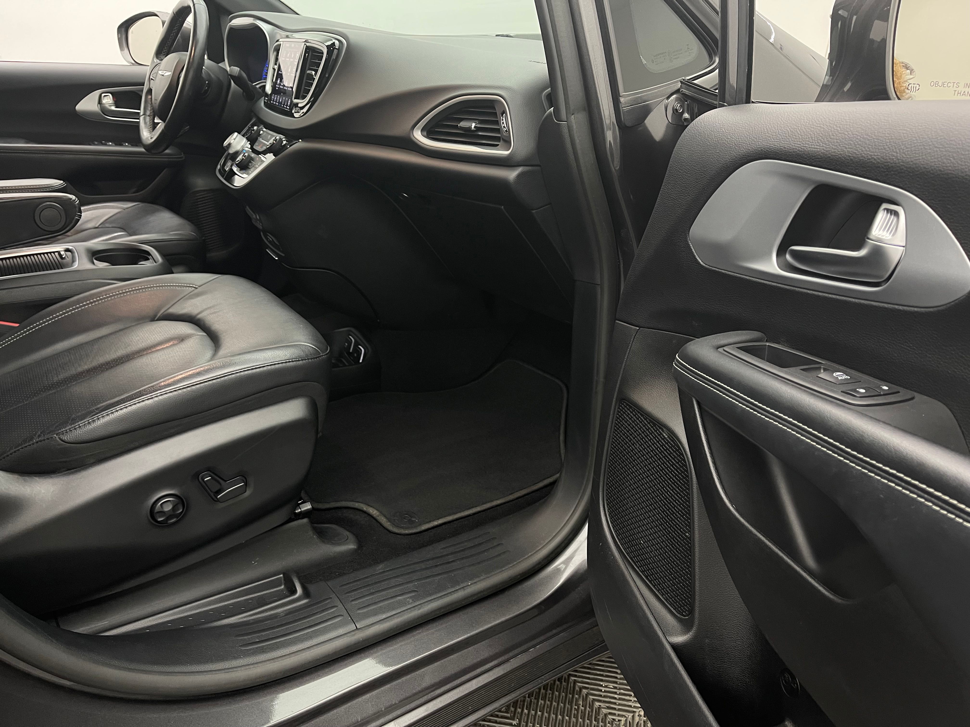 Used 2020 Granite Crystal Metallic Clearcoat Chrysler Touring L Plus image 34