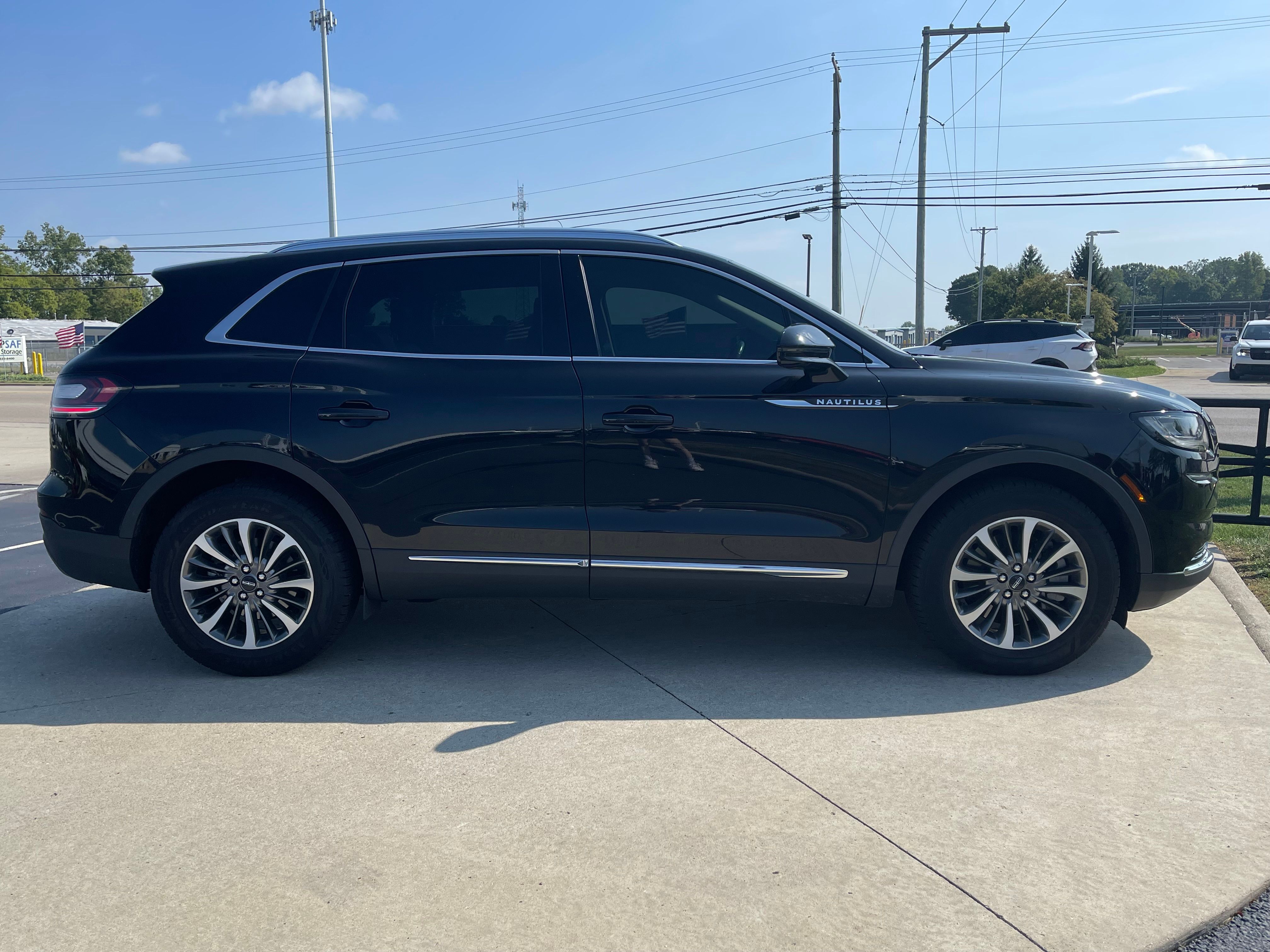 Used 2022 Infinite Black Metallic Clearcoat Lincoln Reserve image 8