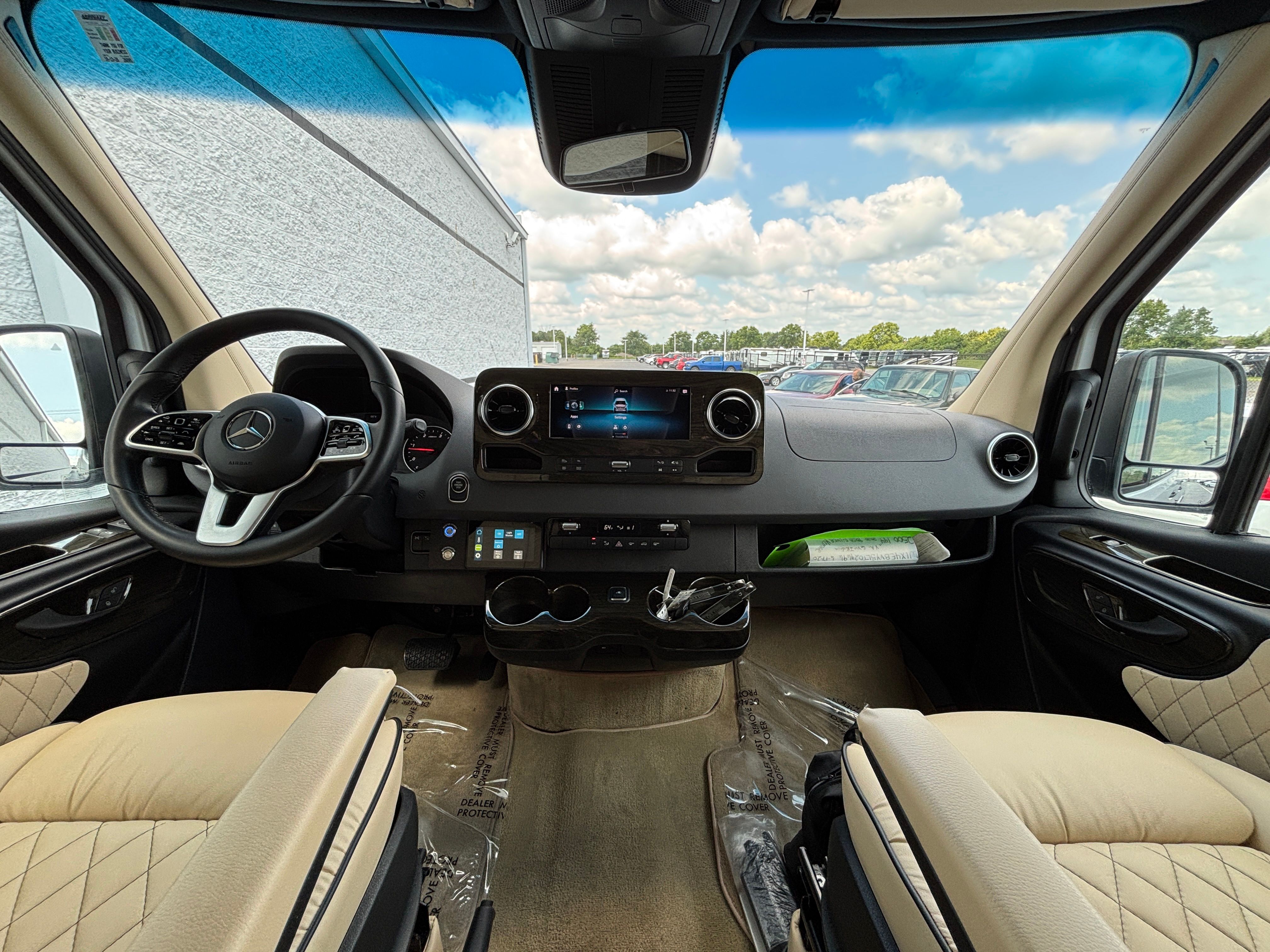 Used 2021 Silver Mercedes-Benz Midwest Luxe Cruiser image 27