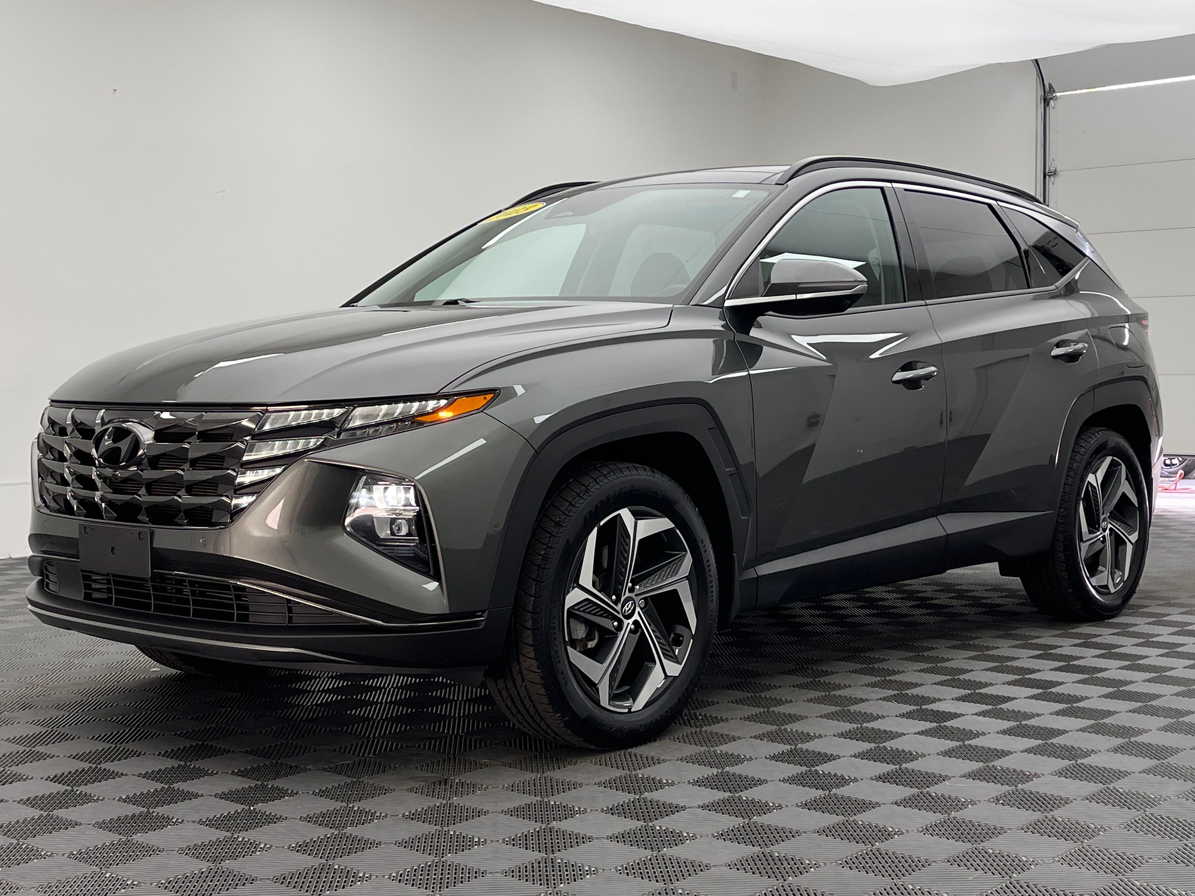 Used 2023 Amazon Gray Hyundai Limited image 2