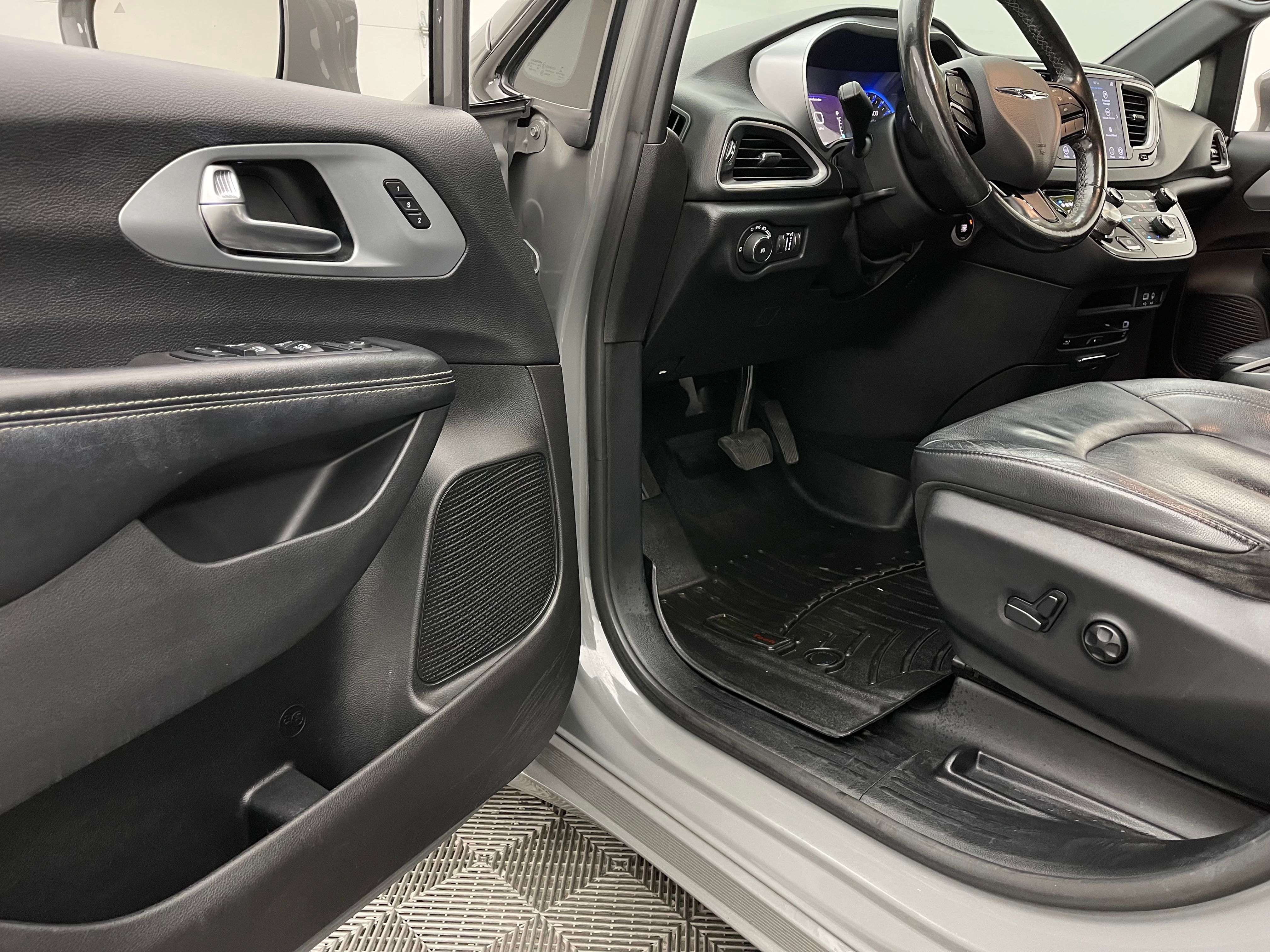 Used 2020 Ceramic Gray Clearcoat Chrysler Touring L Plus image 15