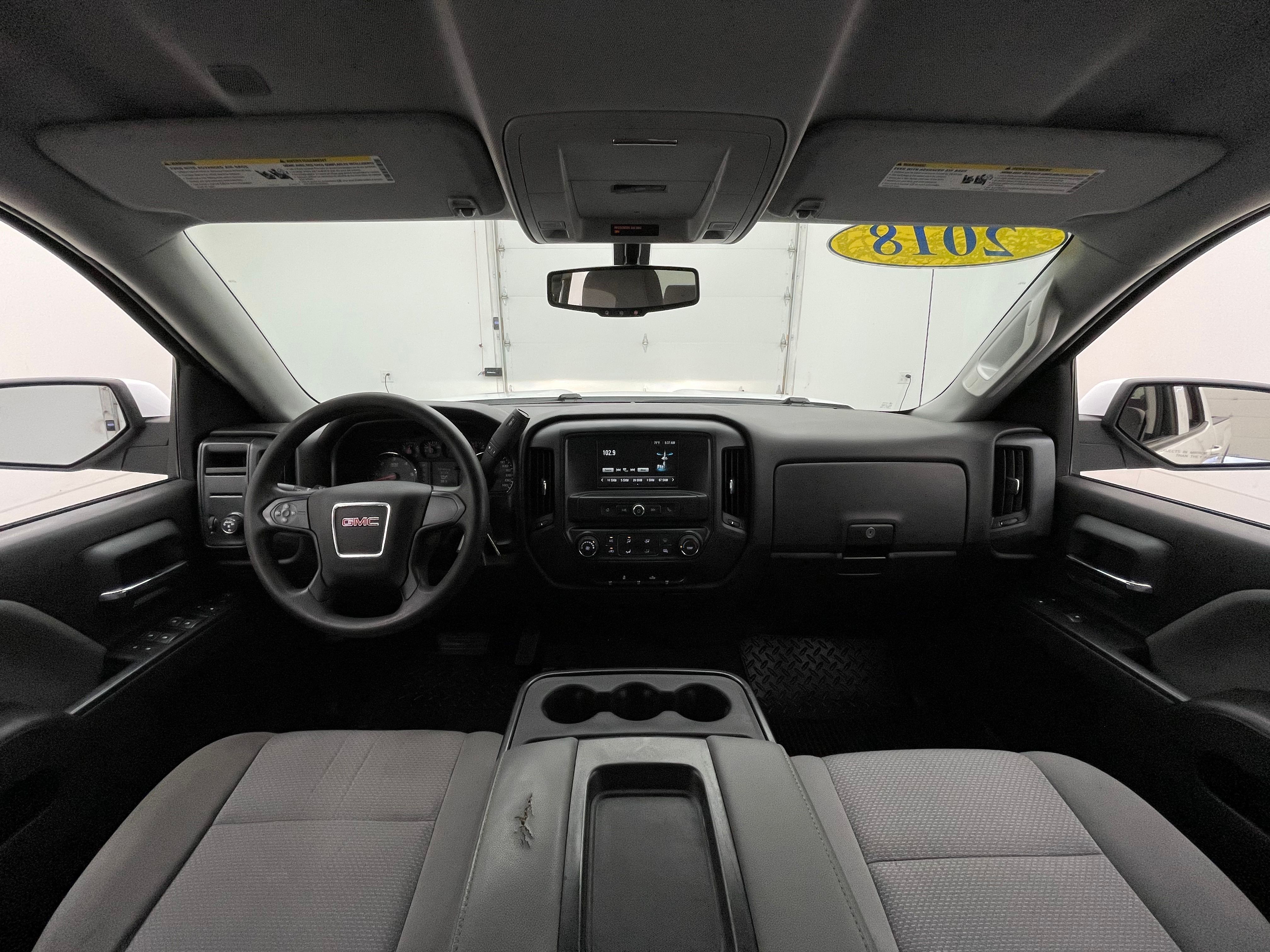 Used 2018 Summit White GMC Base image 3
