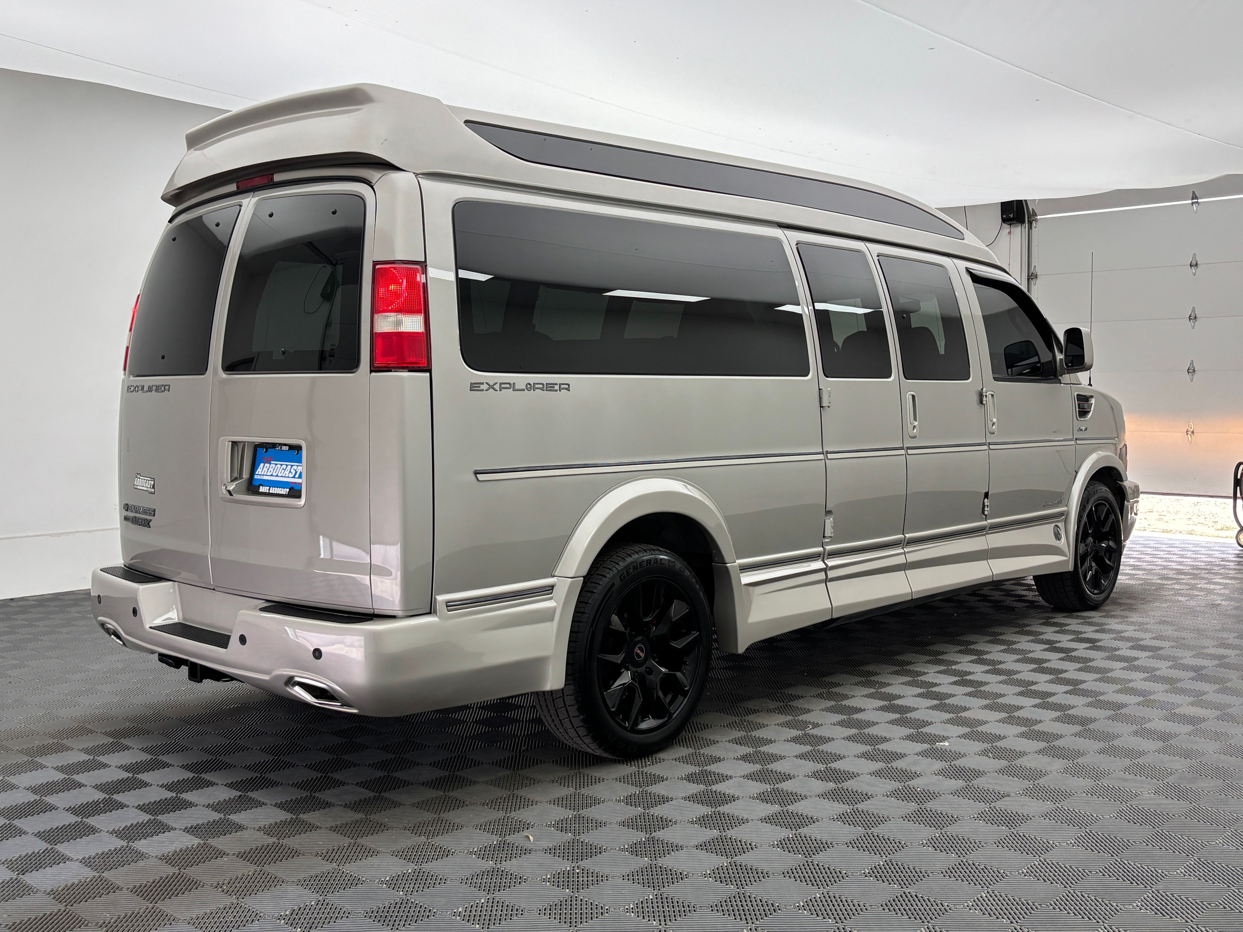 Used 2023 Silver Chevrolet Explorer Limited SE image 8