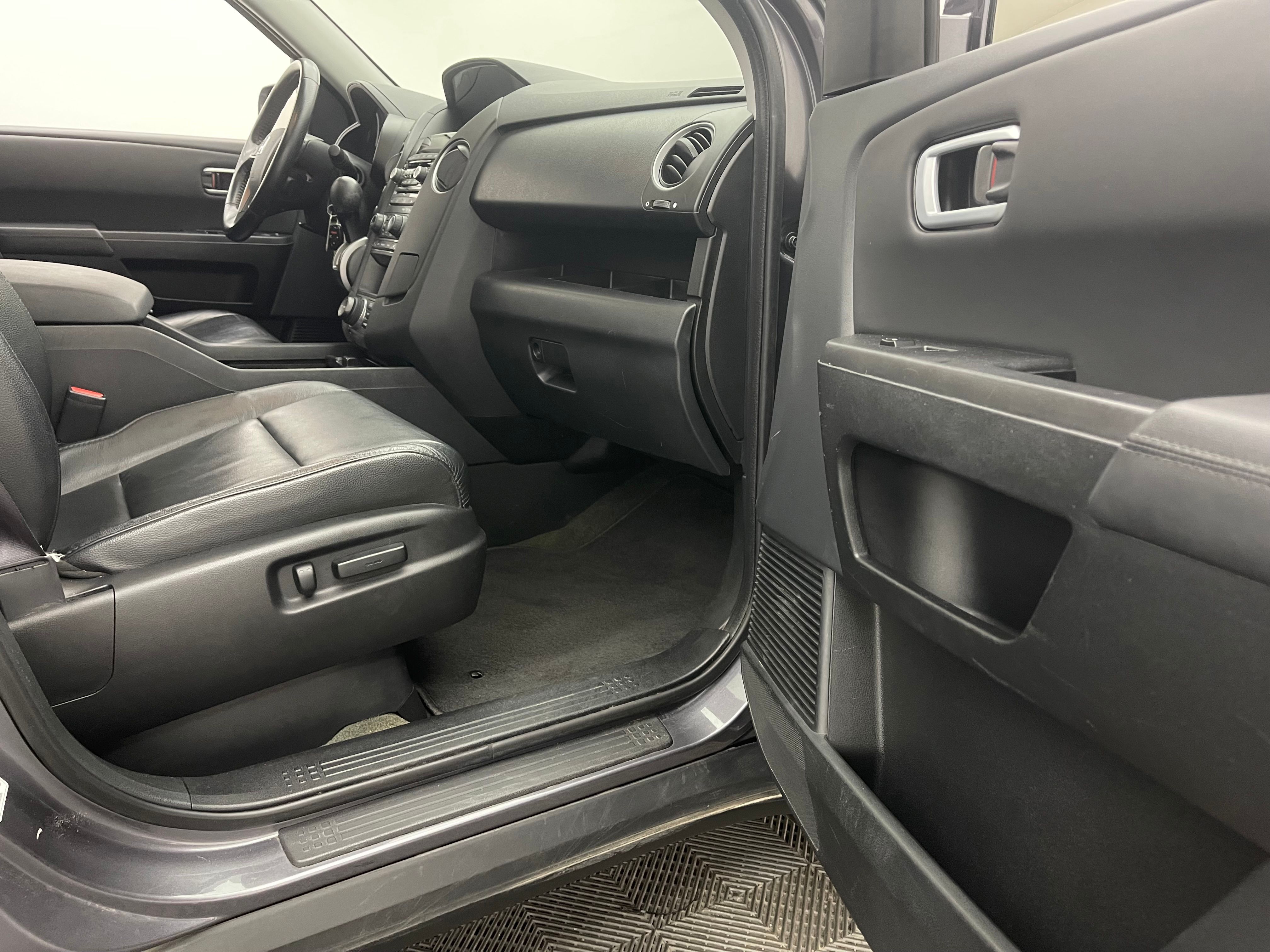 Used 2015 Modern Steel Metallic Honda Touring image 35
