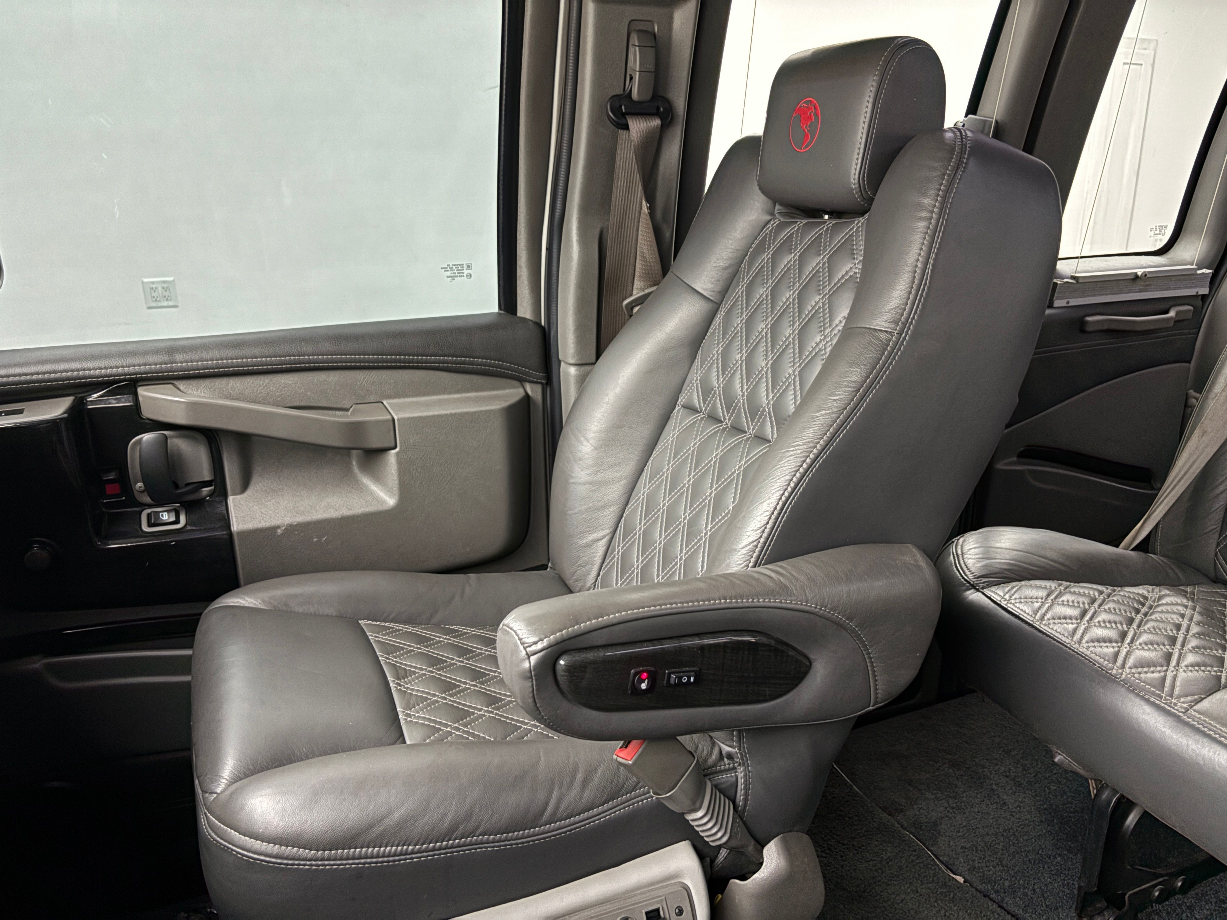 Used 2023 Silver Chevrolet Explorer Limited SE image 39