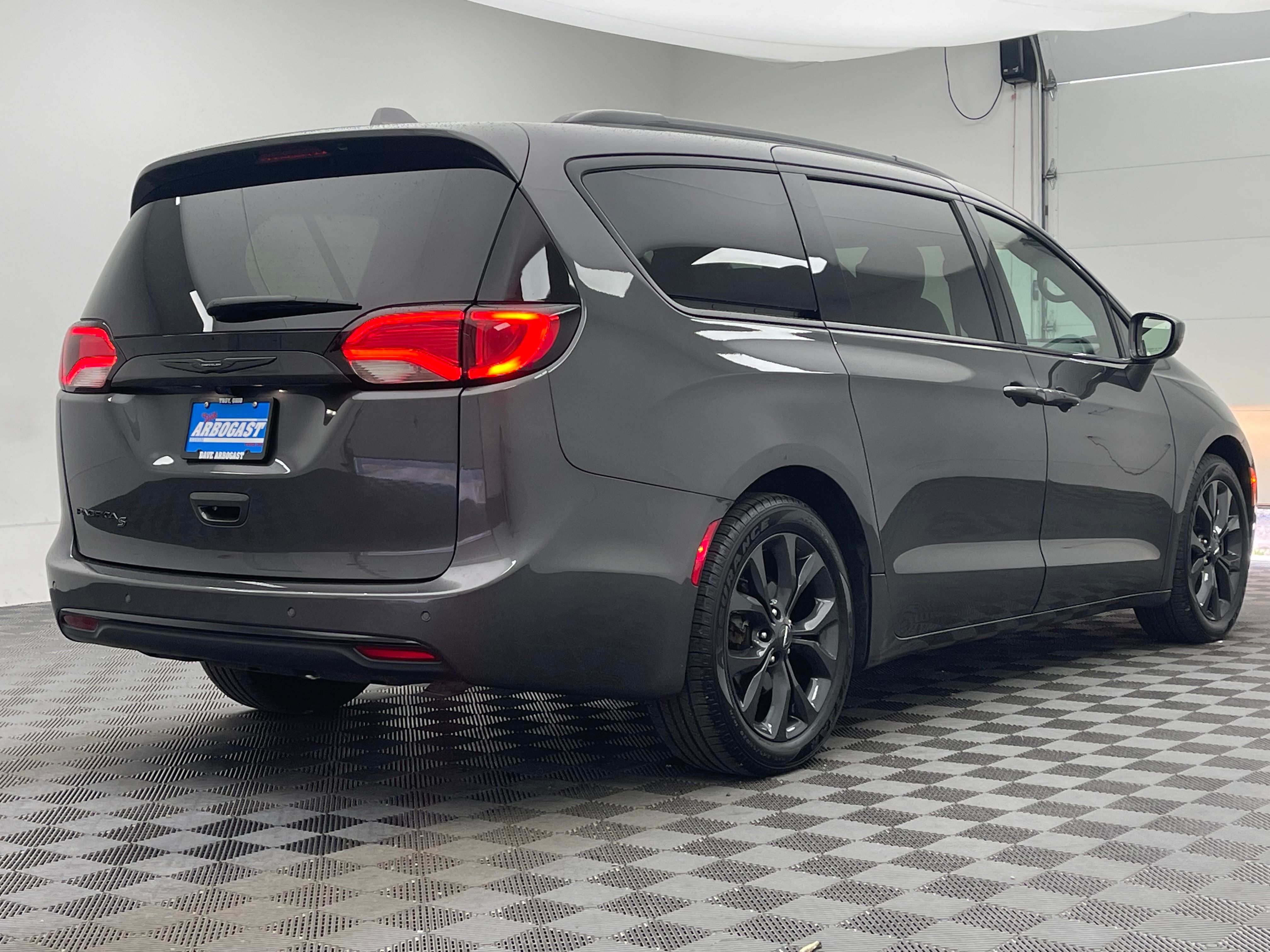 Used 2020 Granite Crystal Metallic Clearcoat Chrysler Touring L Plus image 8