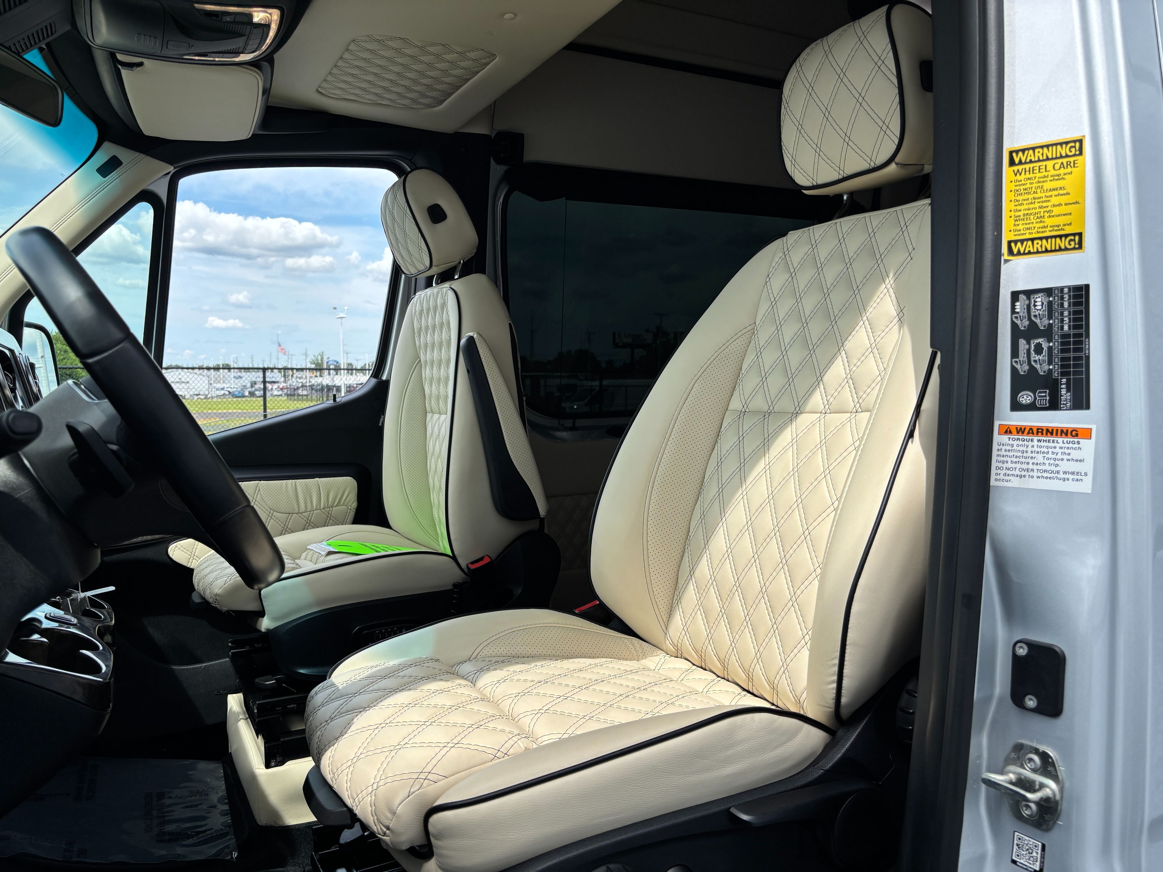 Used 2021 Silver Mercedes-Benz Discovery Cross Country image 19
